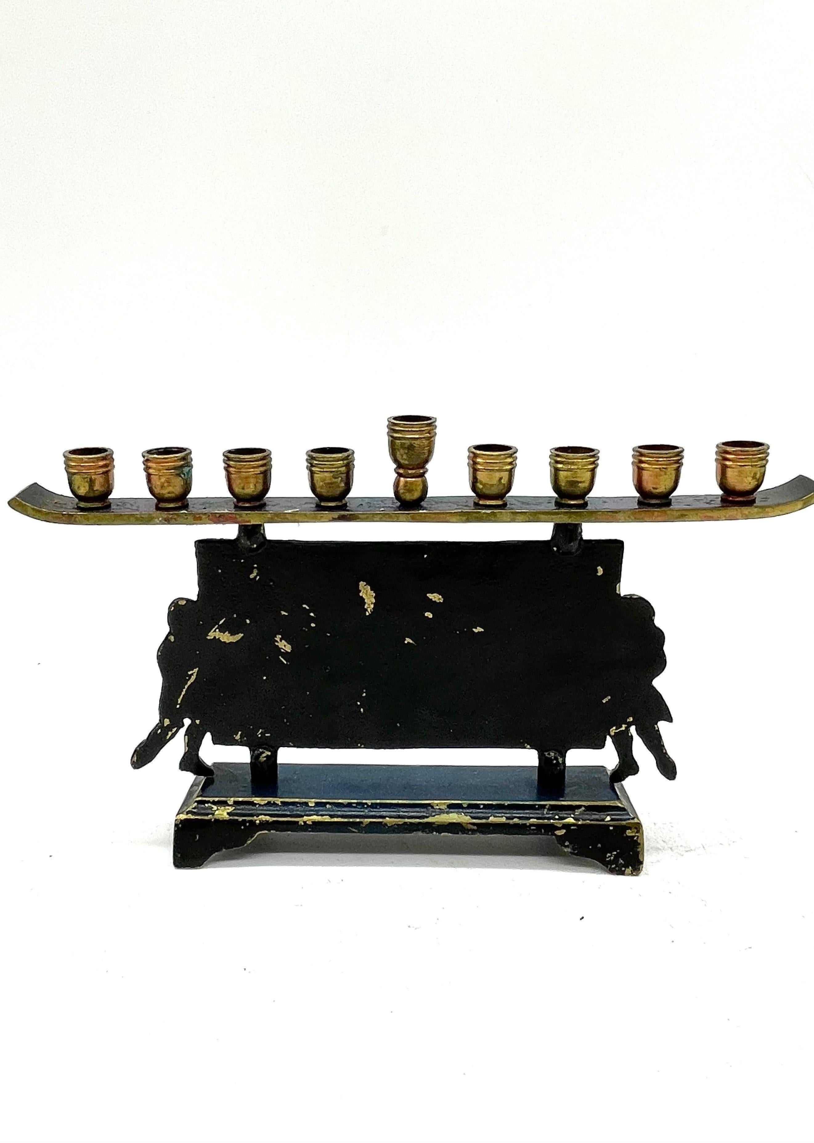 Lampe Hanukkah israélienne en laiton du milieu du 20e siècle Bon état - En vente à New York, NY