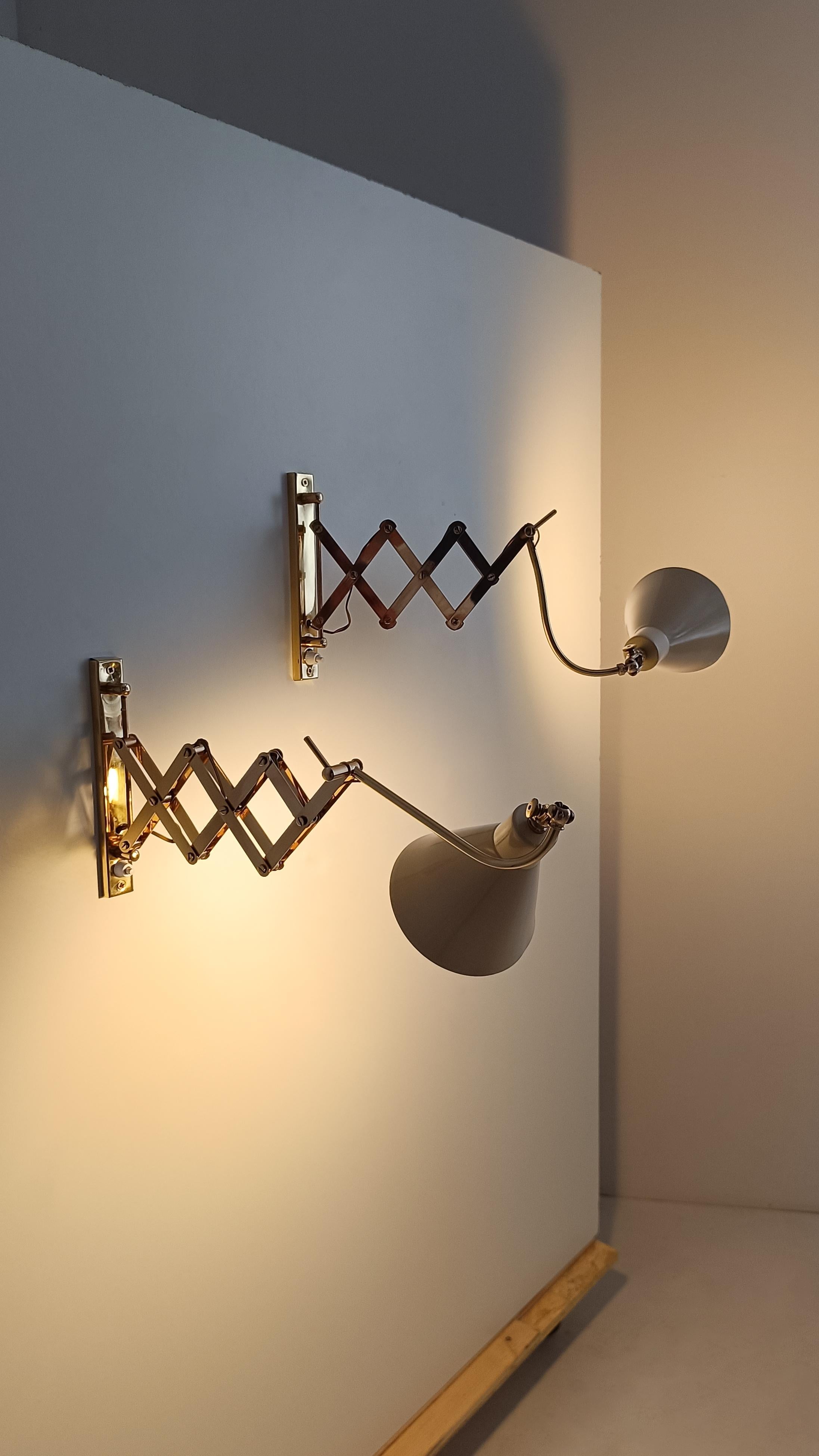 Mid 20th Century Italian Adjustable Wall Lights in Brass & Creamy White Metal For Sale 5