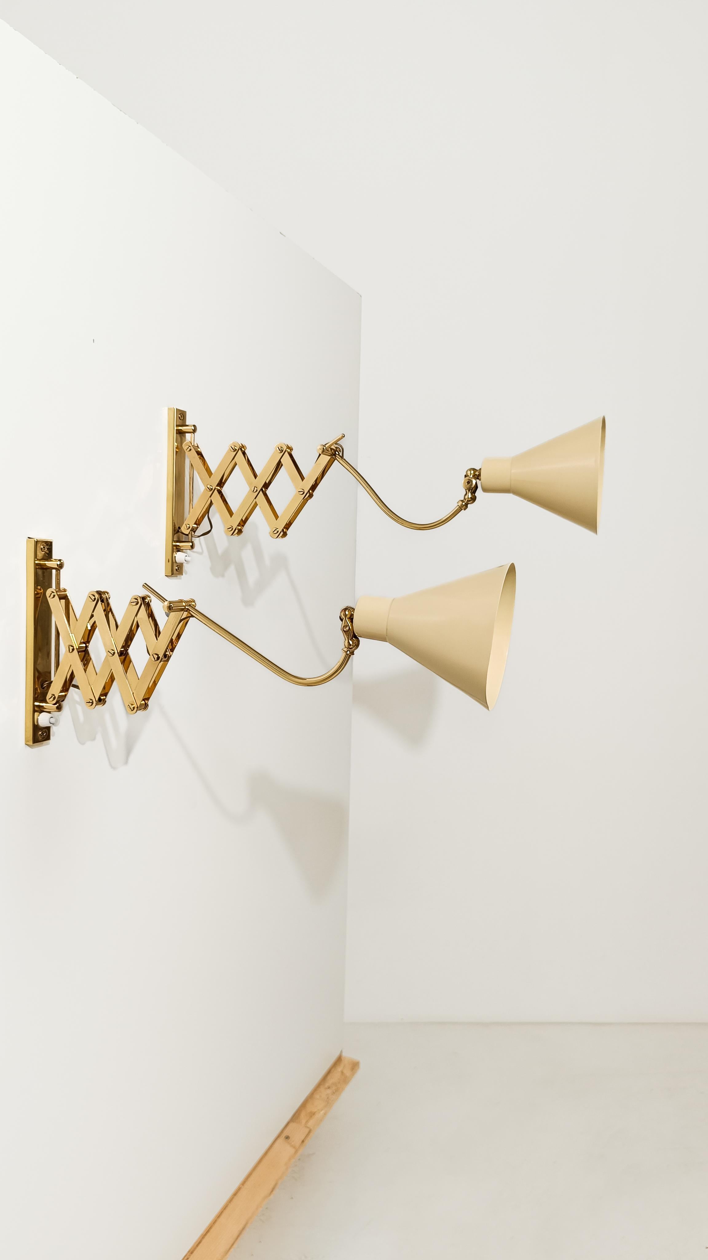 Mid 20th Century Italian Adjustable Wall Lights in Brass & Creamy White Metal For Sale 9