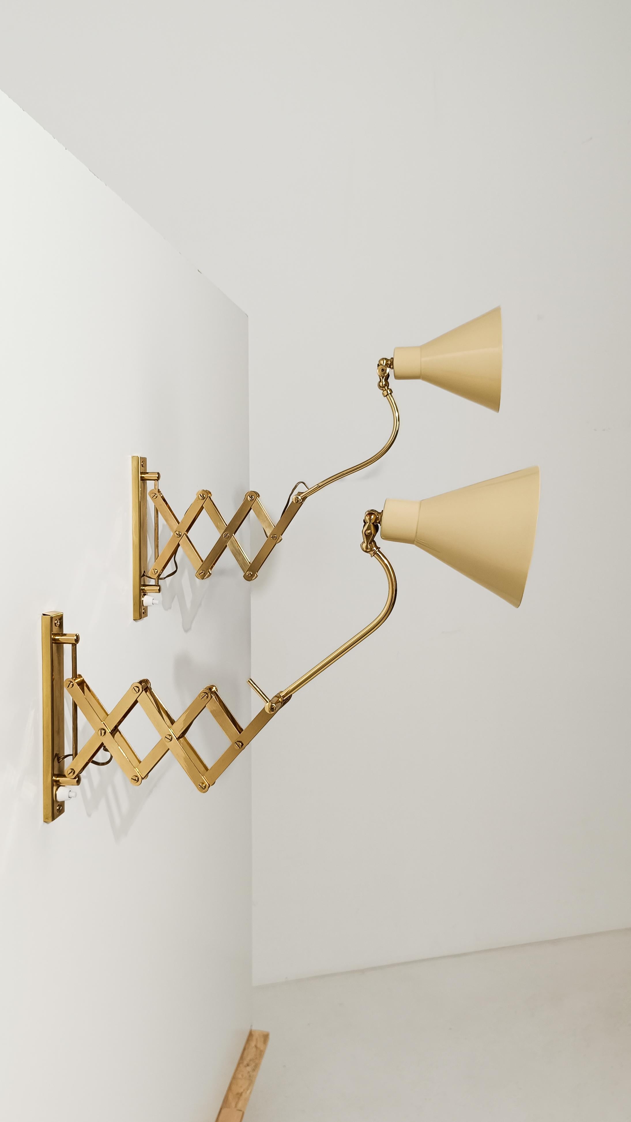 Mid 20th Century Italian Adjustable Wall Lights in Brass & Creamy White Metal For Sale 10