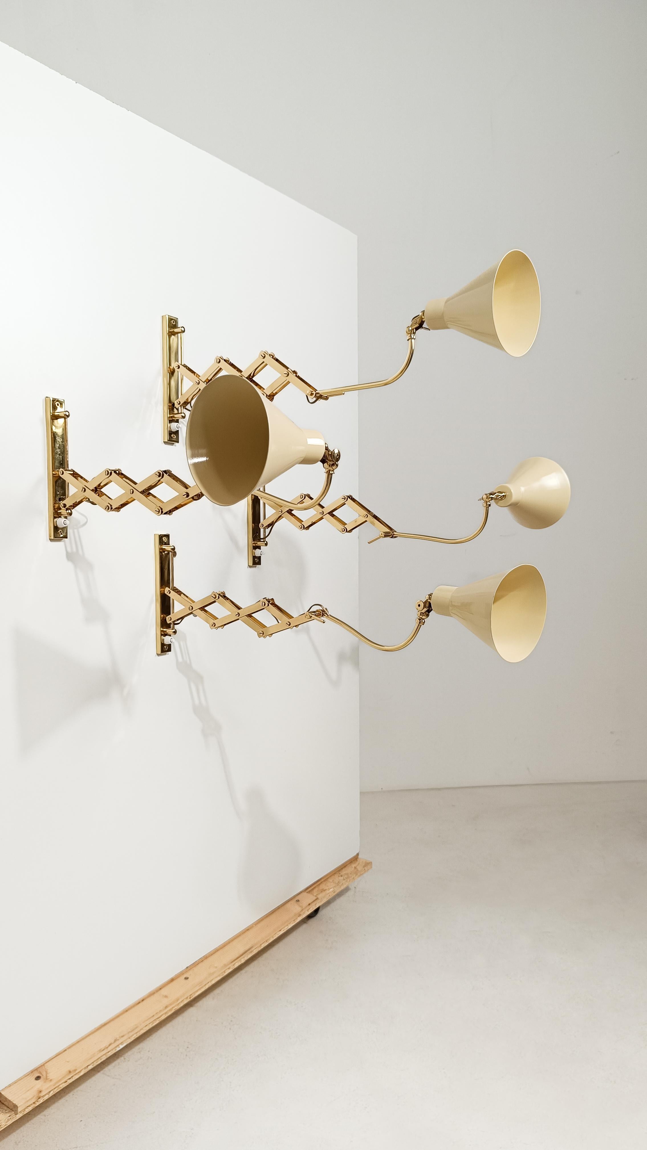 Mid 20th Century Italian Adjustable Wall Lights in Brass & Creamy White Metal For Sale 1