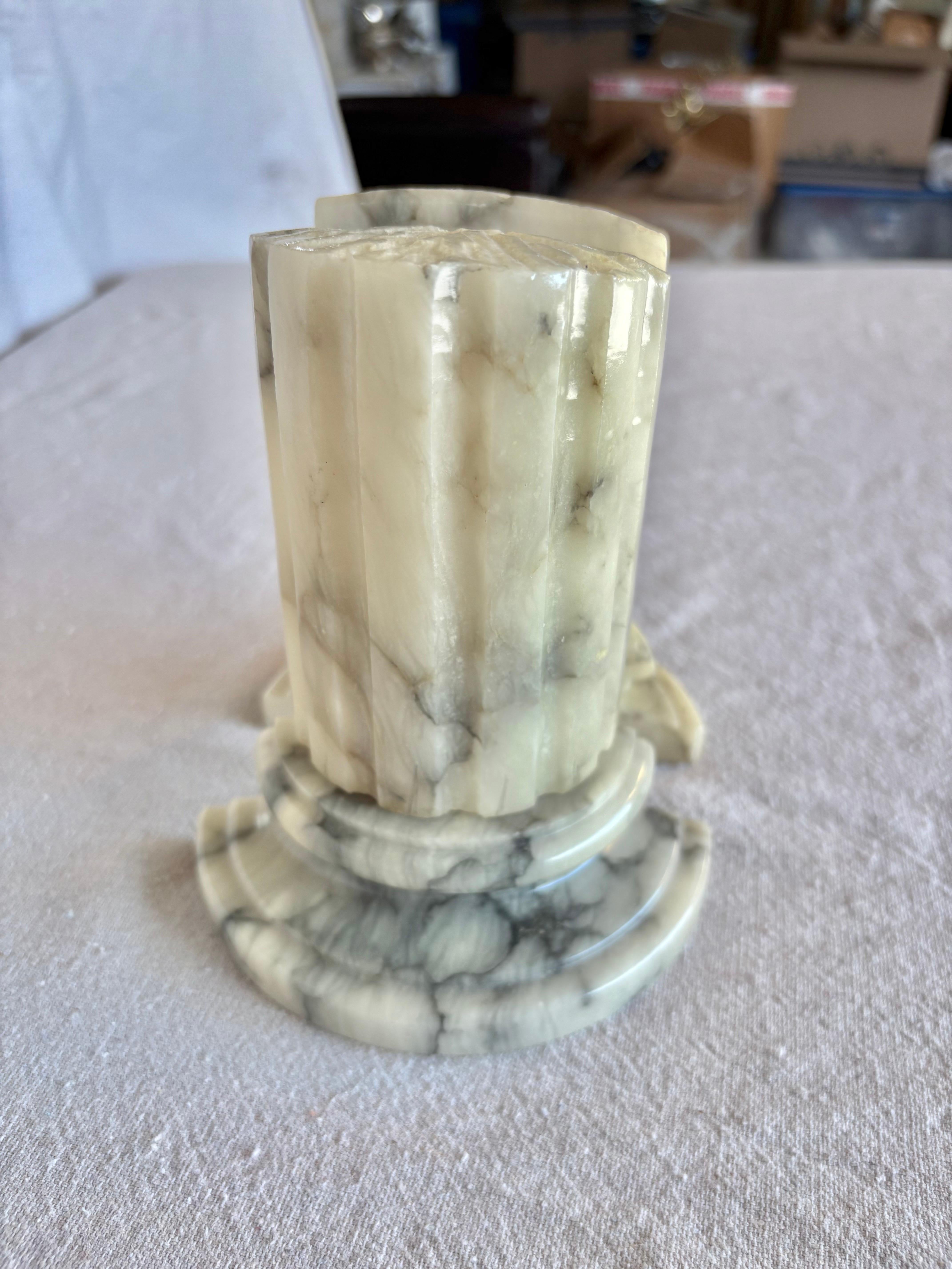 Mitte des 20. Jahrhunderts Italienische Alabaster Säule Buchstützen im Zustand „Gut“ im Angebot in Burton, TX