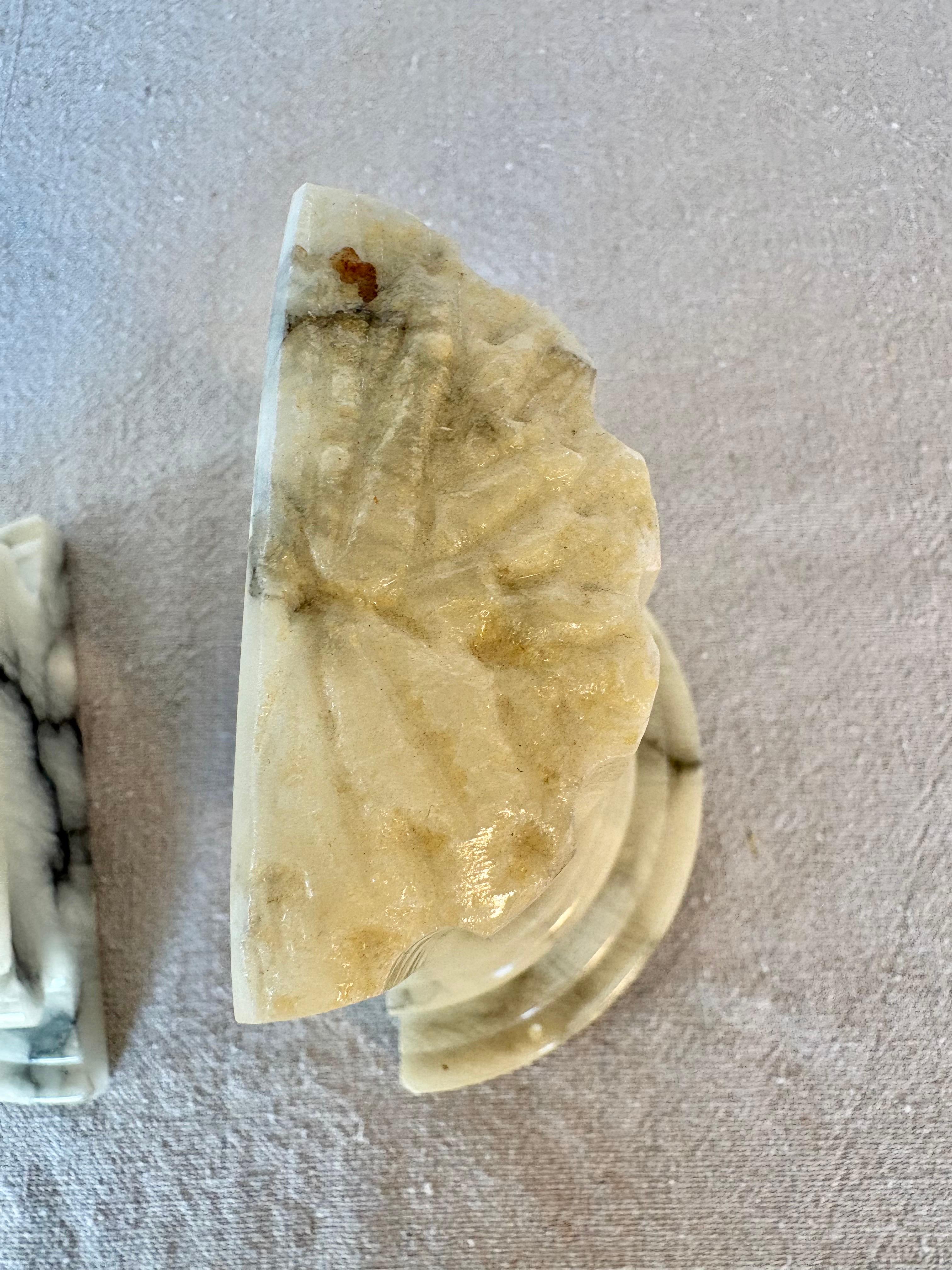 Mitte des 20. Jahrhunderts Italienische Alabaster Säule Buchstützen im Angebot 4
