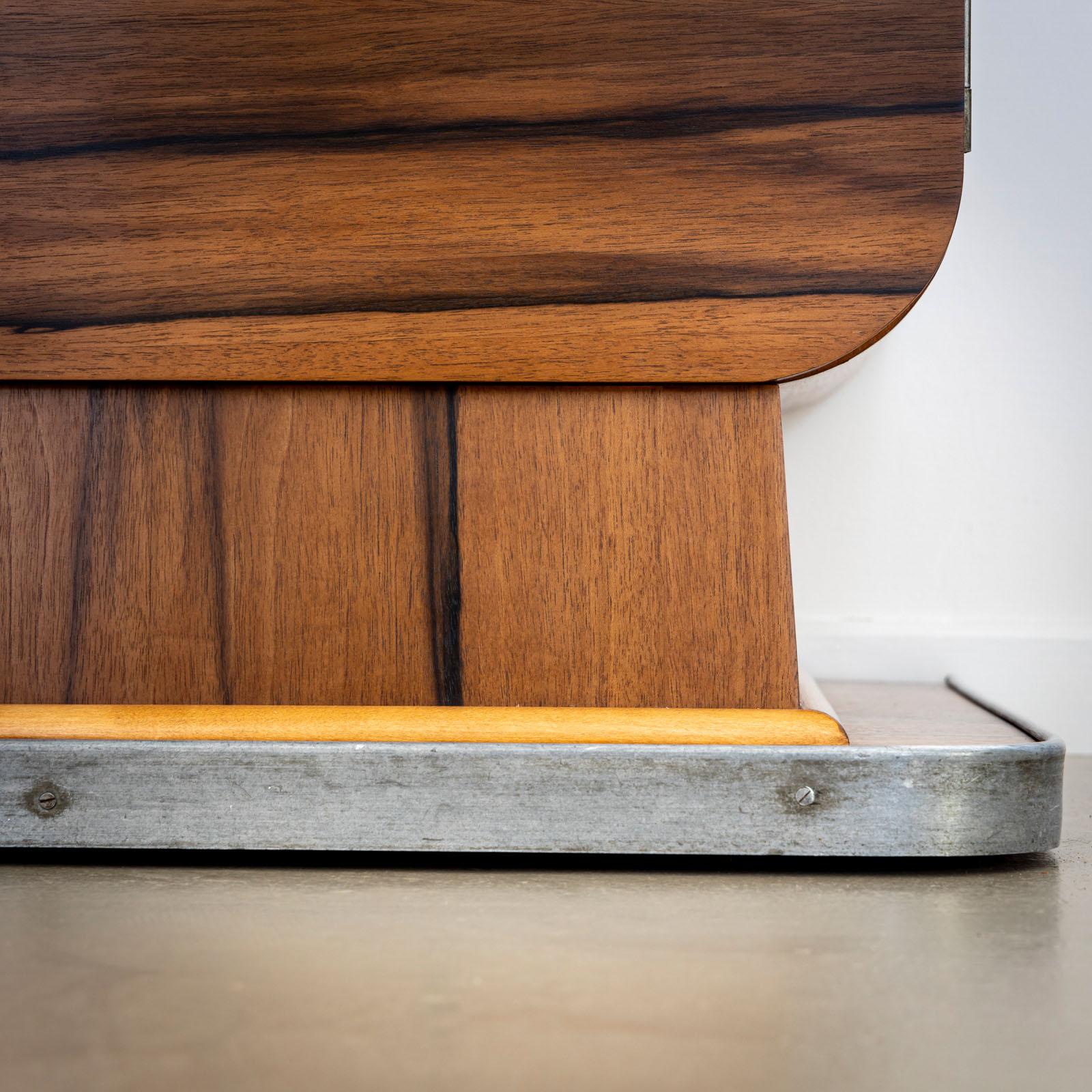 Mid-20th Century Italian Art Deco Sideboard, Italy For Sale 7