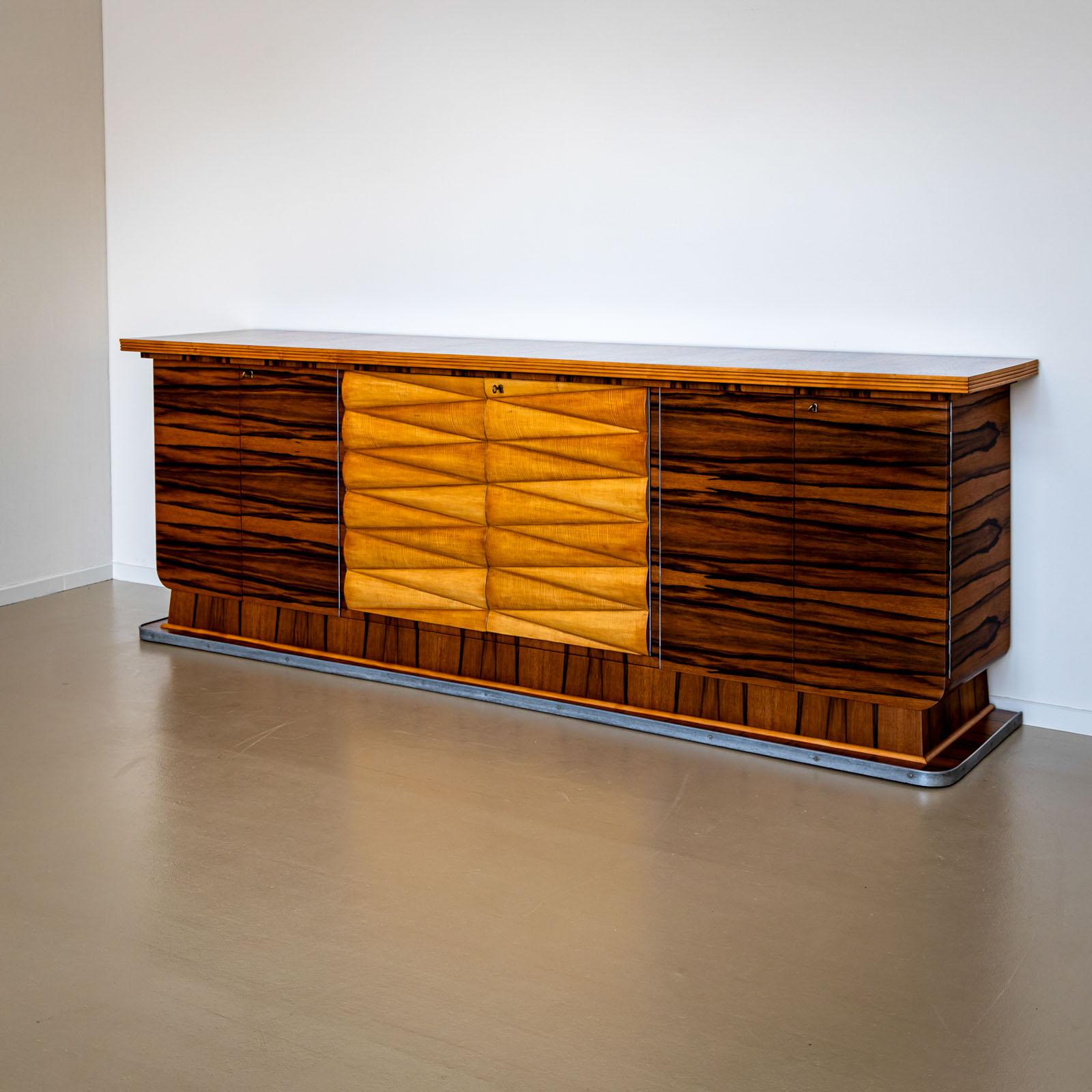 Mid-20th Century Italian Art Deco Sideboard, Italy In Good Condition For Sale In New York, NY