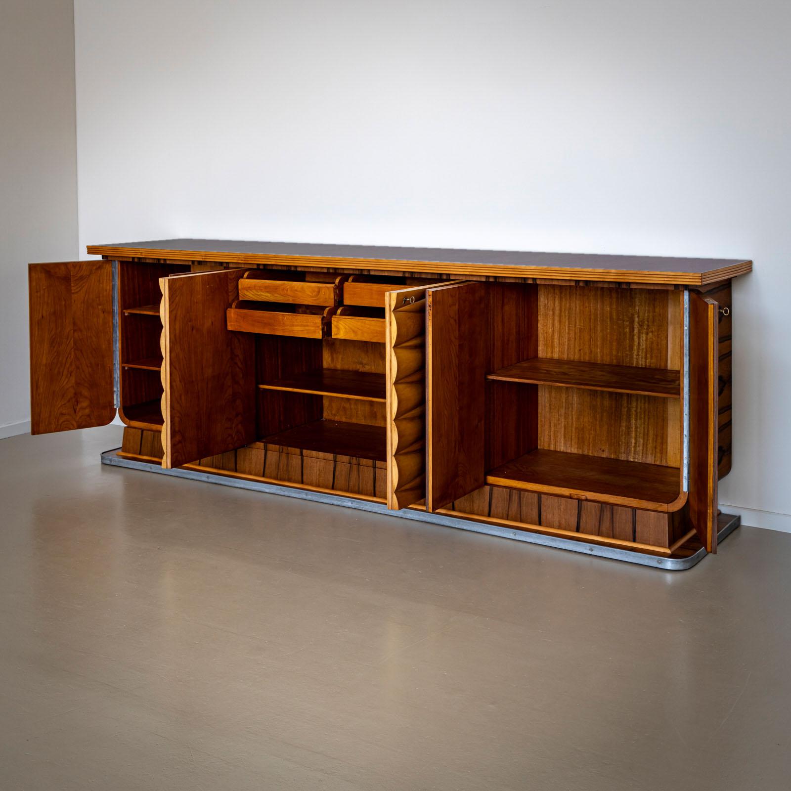 Mid-20th Century Italian Art Deco Sideboard, Italy For Sale 2