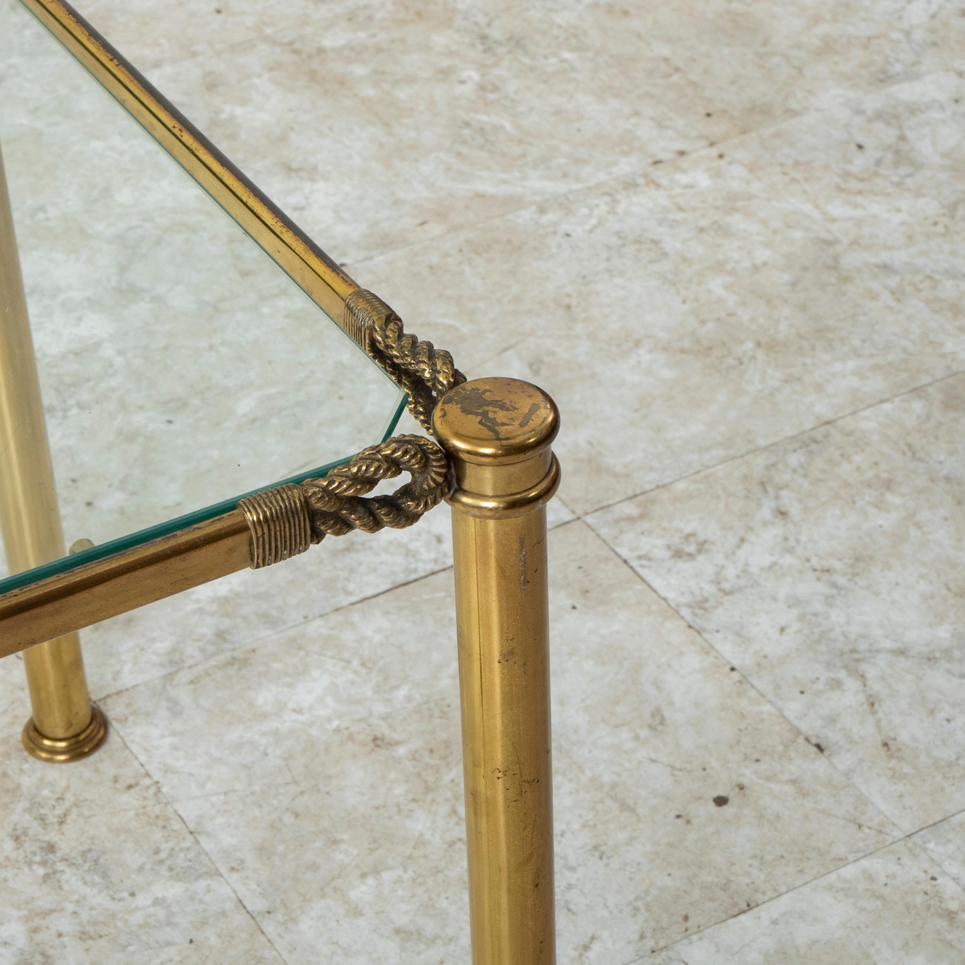 Mitte des 20. Jahrhunderts Italienischer Beistelltisch aus Messing und Glas, Endtisch im Angebot 6