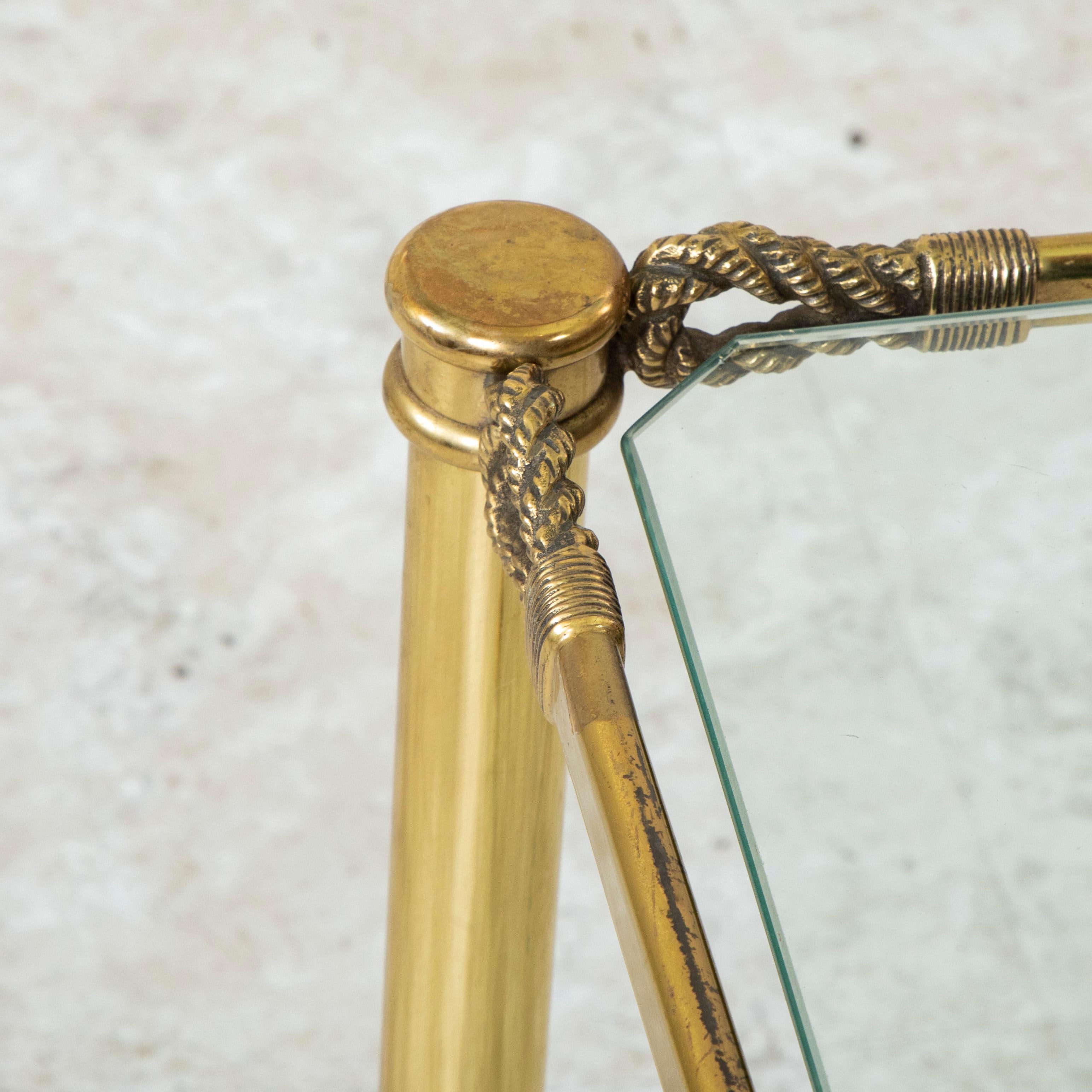 Mitte des 20. Jahrhunderts Italienischer Beistelltisch aus Messing und Glas, Endtisch im Angebot 4