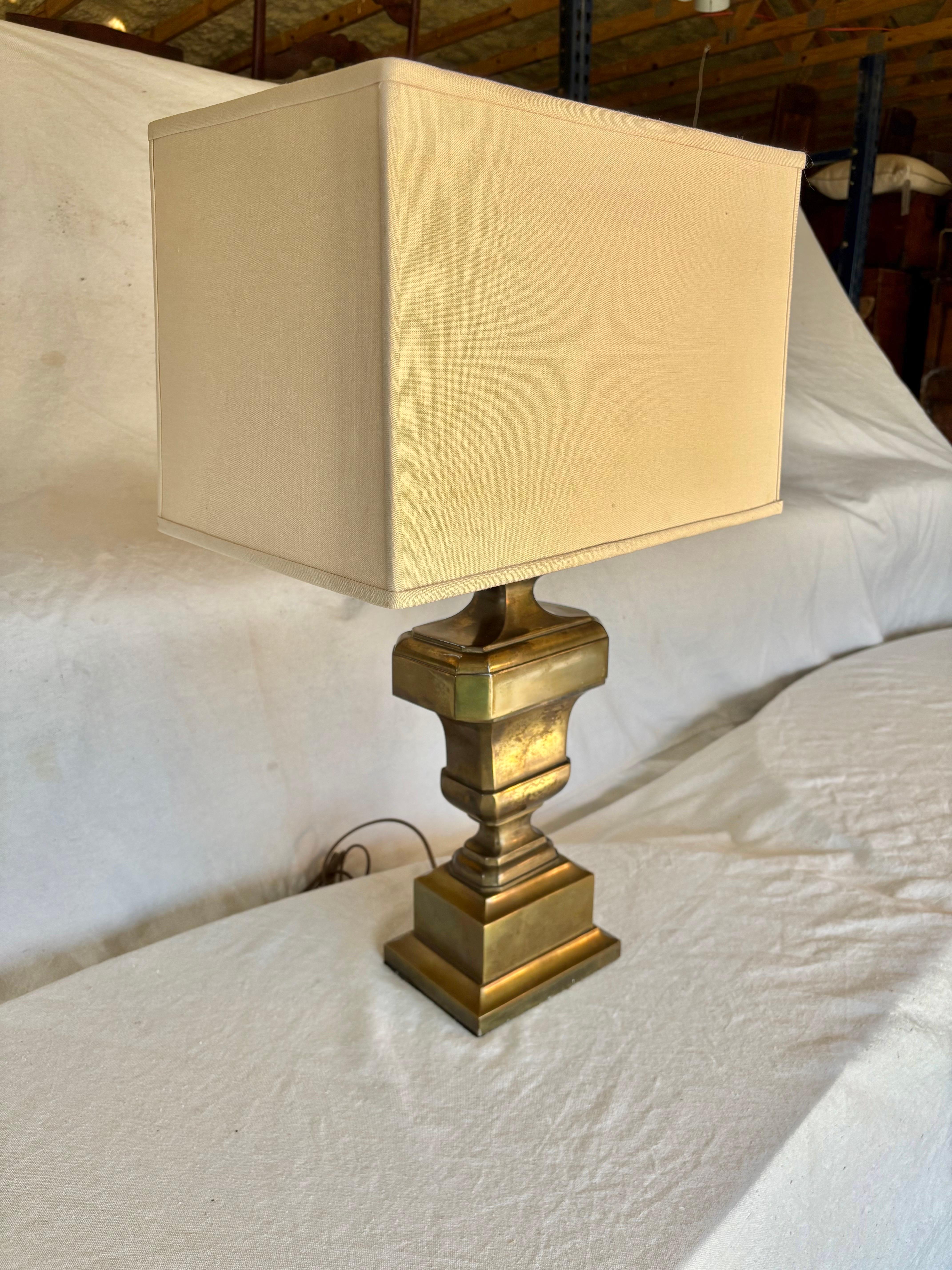 Hand-Crafted Mid 20th Century Italian Brass Table Lamp For Sale