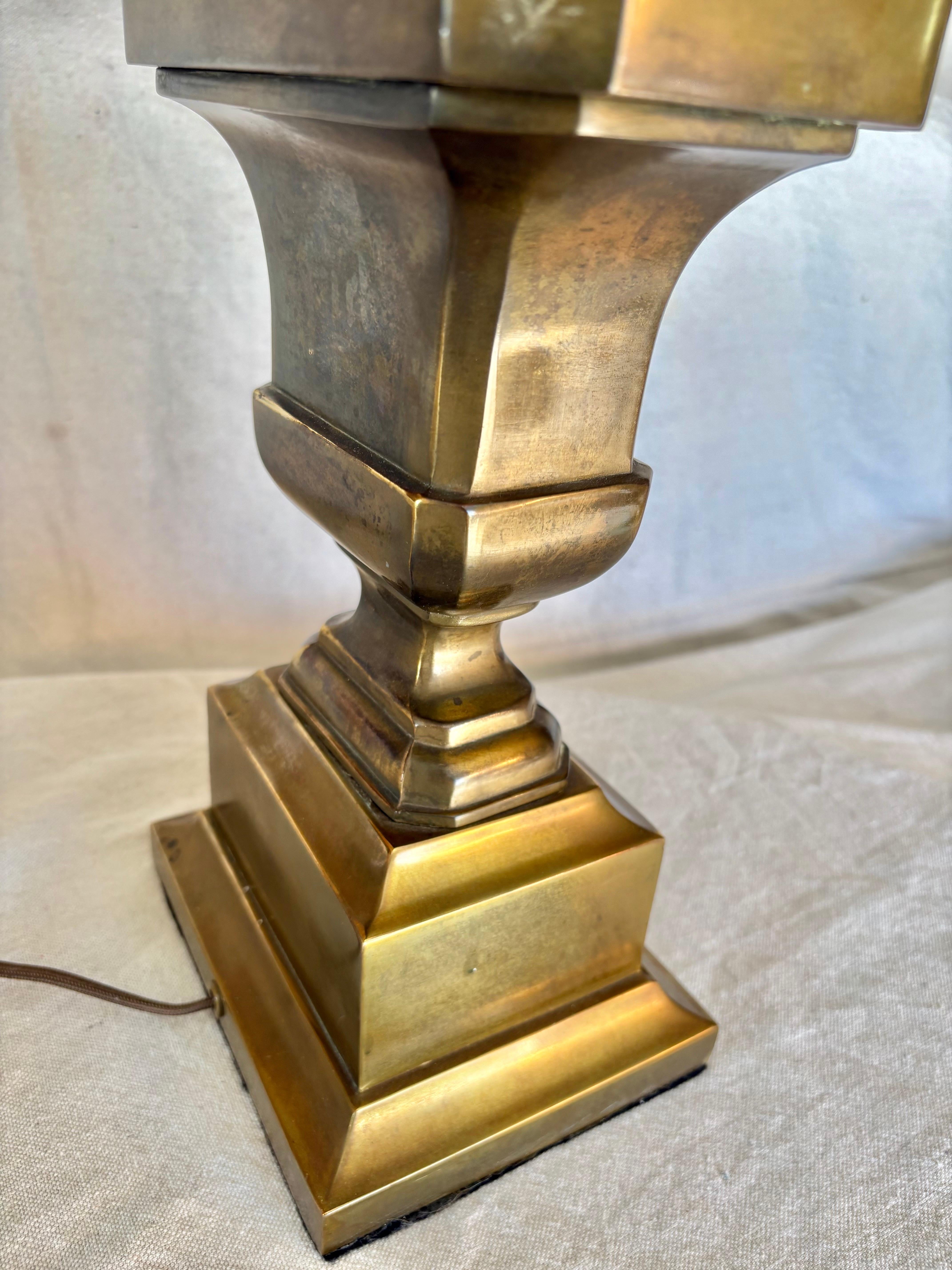 Mid 20th Century Italian Brass Table Lamp For Sale 4