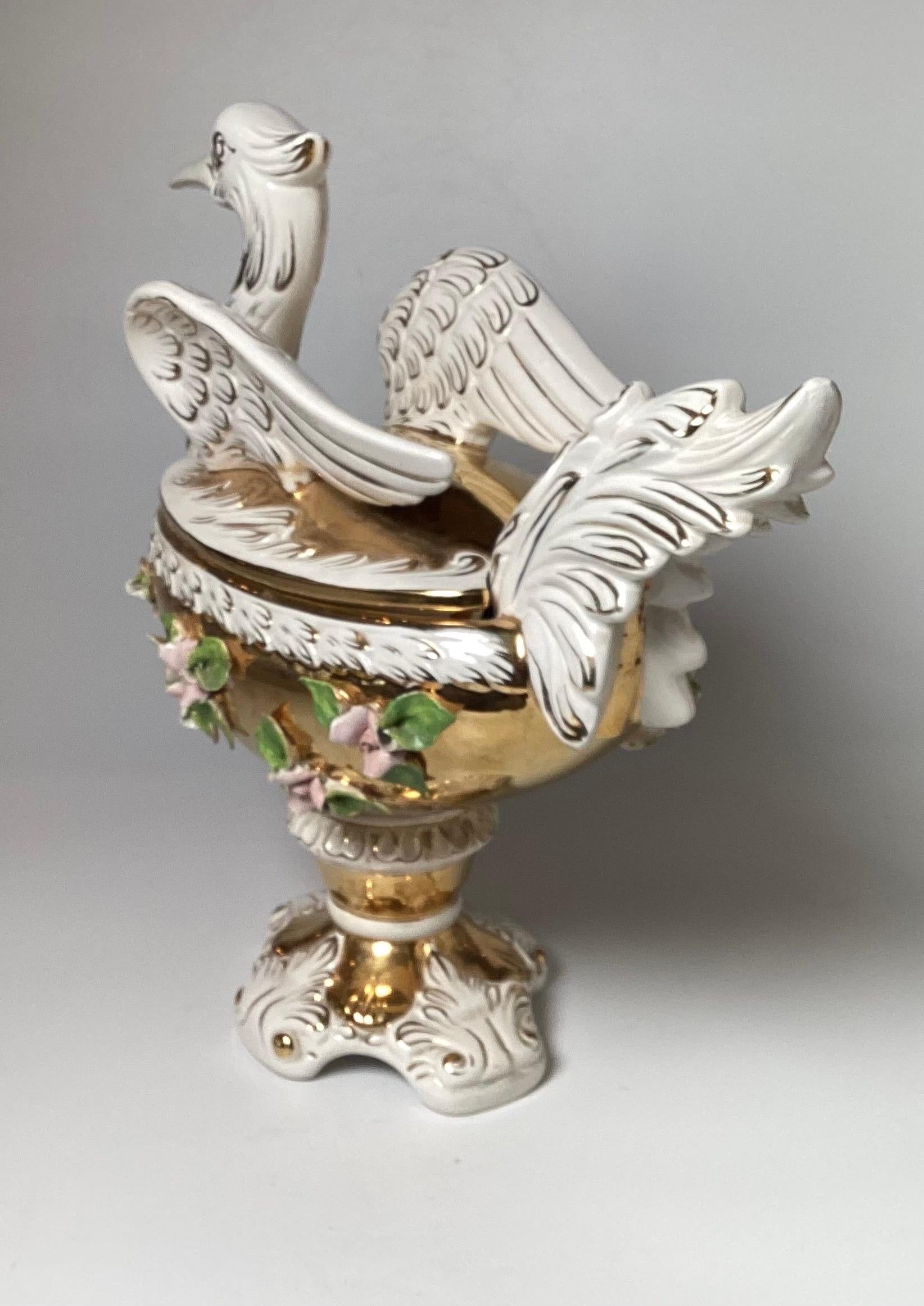 Porcelain Mid 20th Century Italian Capodimonti Tureen  