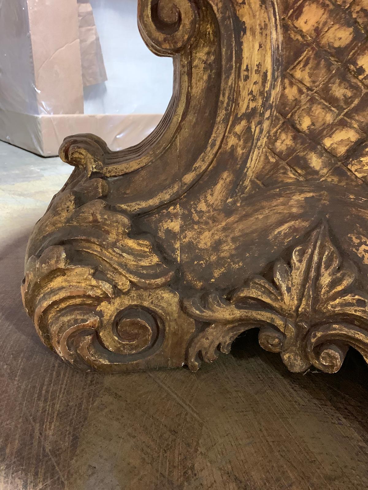 Mid-20th Century Italian Carved Giltwood Pedestal Table with Marble Top 6
