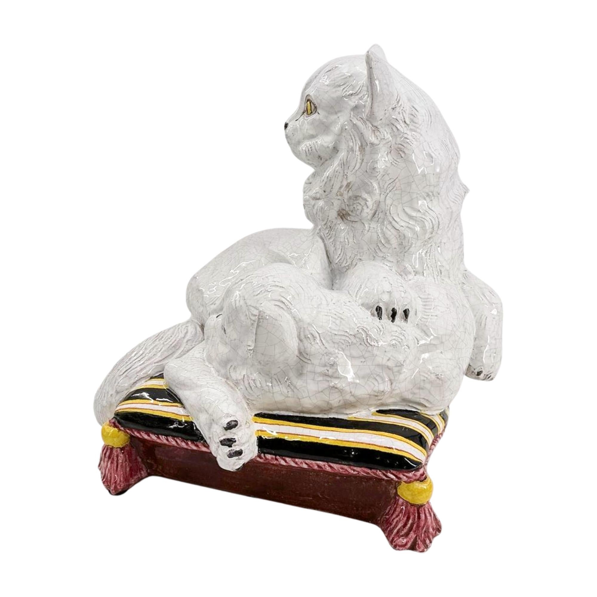 Gatti su cuscino in ceramica Ceccarelli della metà del XX secolo in vendita 2