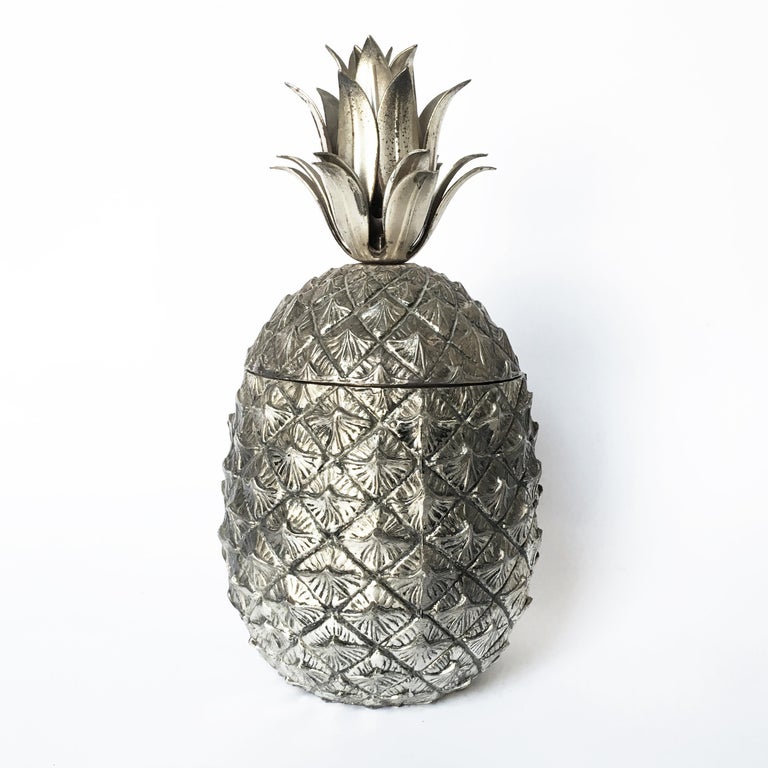 An elegant Italian design pineapple ice bucket, a container with lid, in silvered pewter.
This charming eyecatcher and piece of Italian design has been created by Mauro Manetti in the 1960s.
Manufacturer's stamp on the bottom the bucket.
This