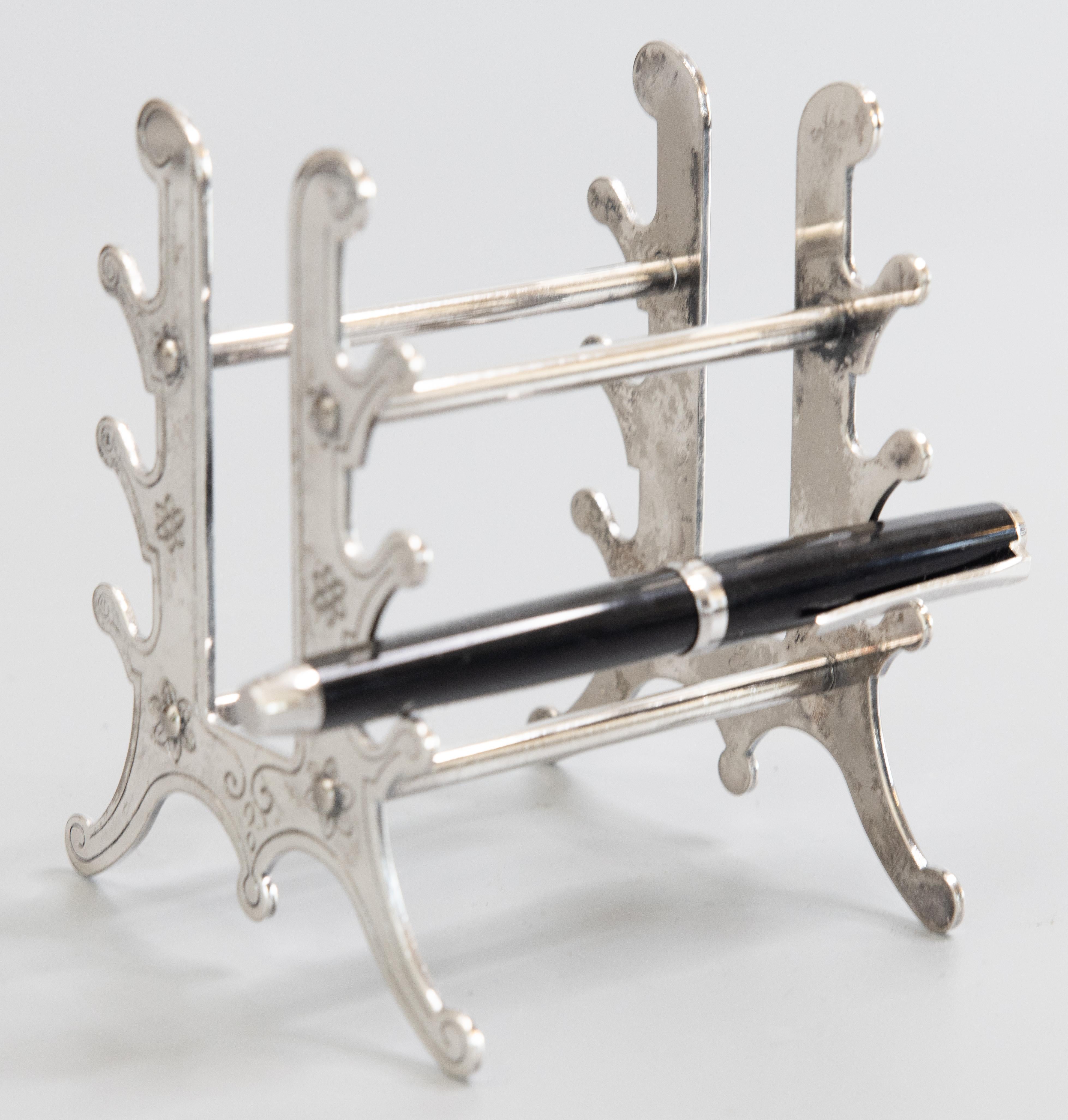 A lovely Italian silverplated pen rack stand with a scrolling design and delicate flowers. Makers mark for El De Uberti Italy. It would be a fabulous addition to a desk and also make a wonderful gift.

DIMENSIONS
3.6