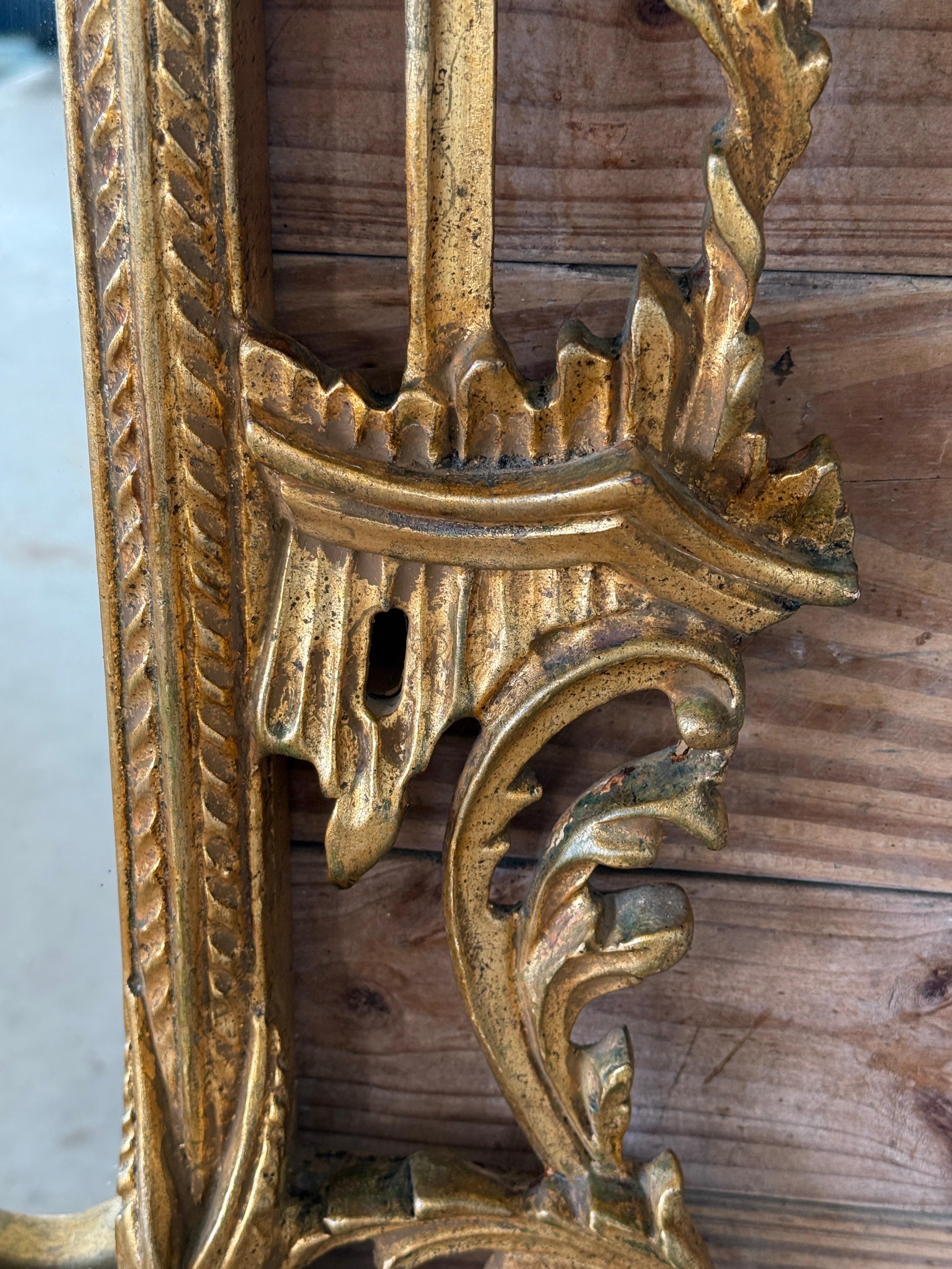 Specchio a pagoda in legno dorato di Florentia della metà del XX secolo in vendita 4