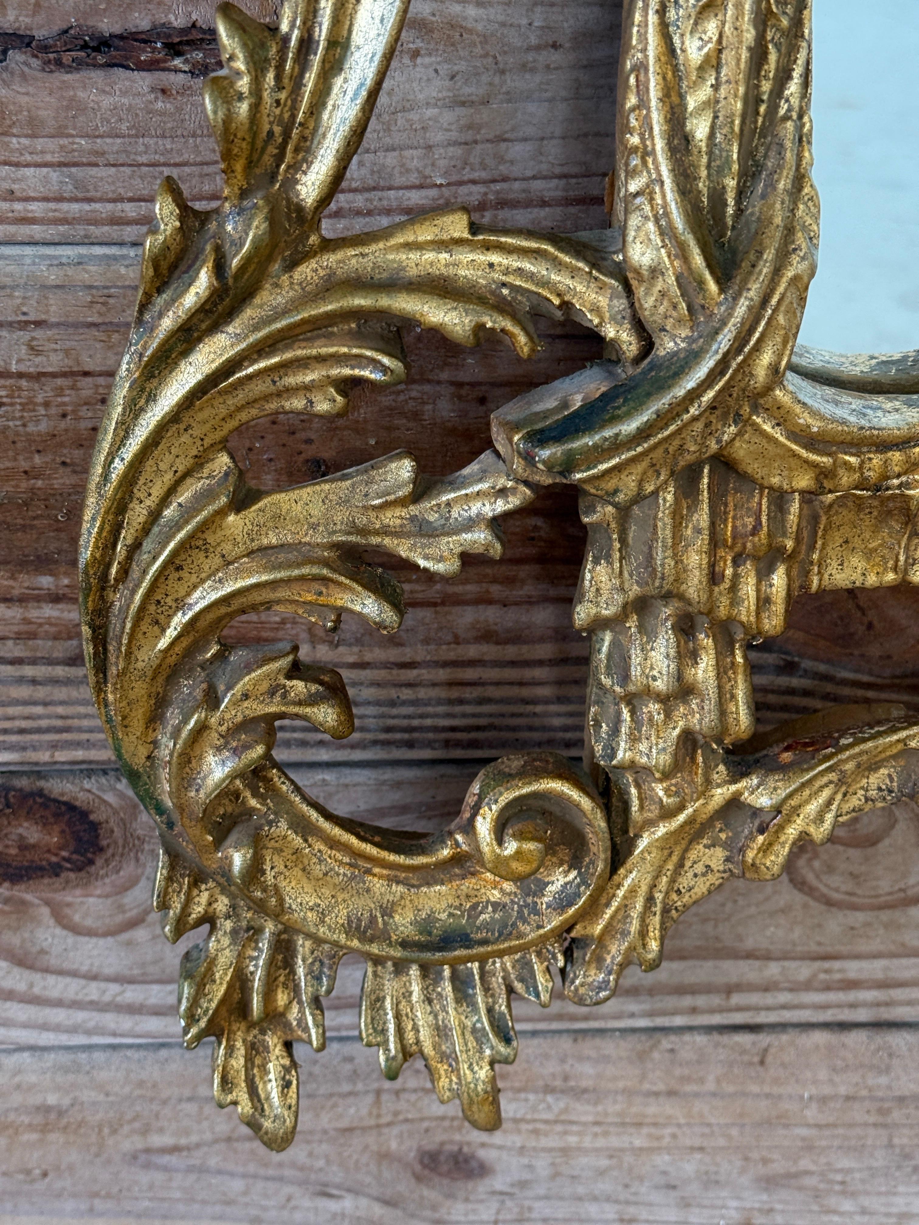 Specchio a pagoda in legno dorato di Florentia della metà del XX secolo in vendita 5