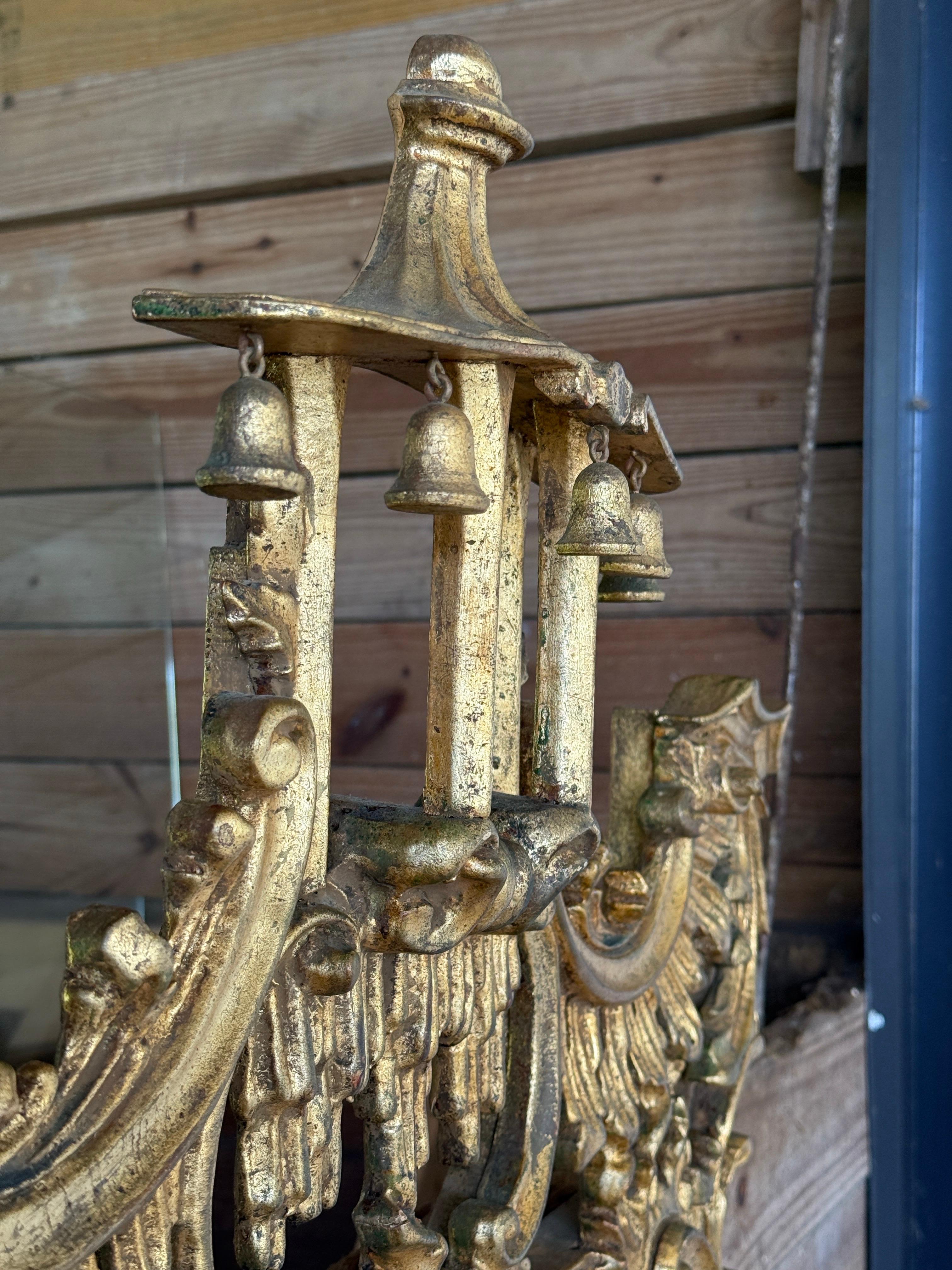 Specchio a pagoda in legno dorato di Florentia della metà del XX secolo in vendita 6