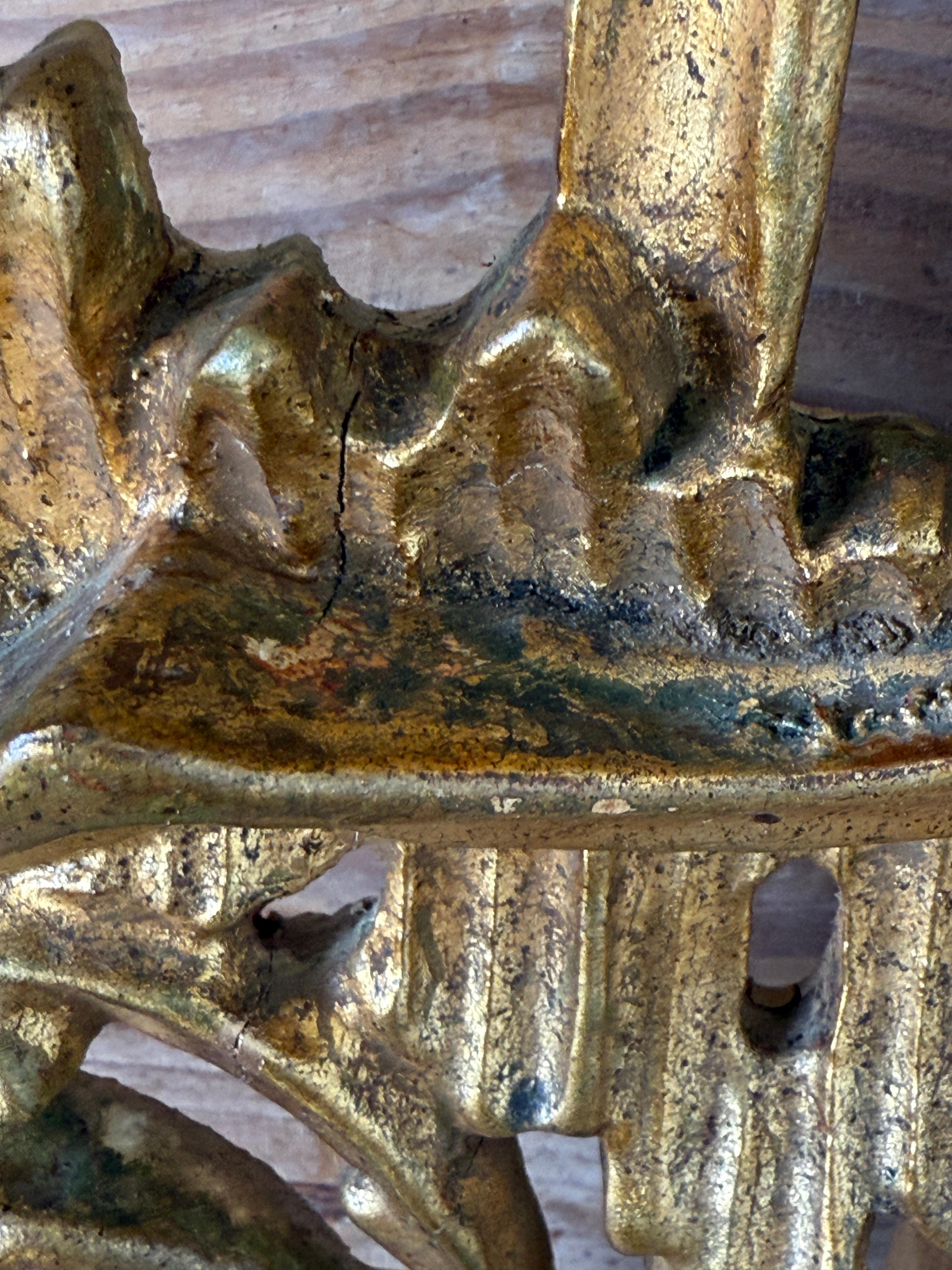 Cineserie Specchio a pagoda in legno dorato di Florentia della metà del XX secolo in vendita
