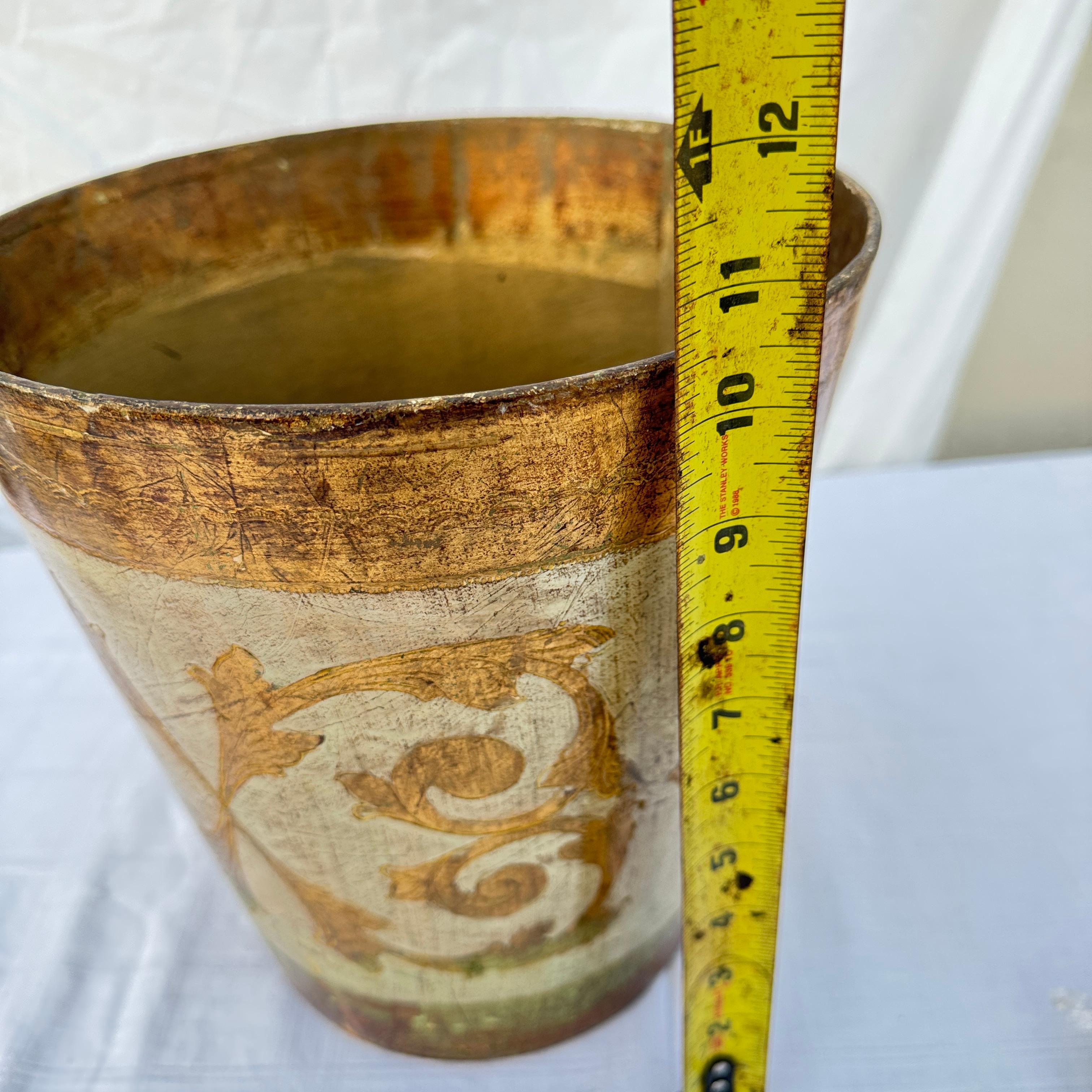 Mid 20th Century Wooden Italian Florentine White and Gold Giltwood Wastebasket For Sale 6