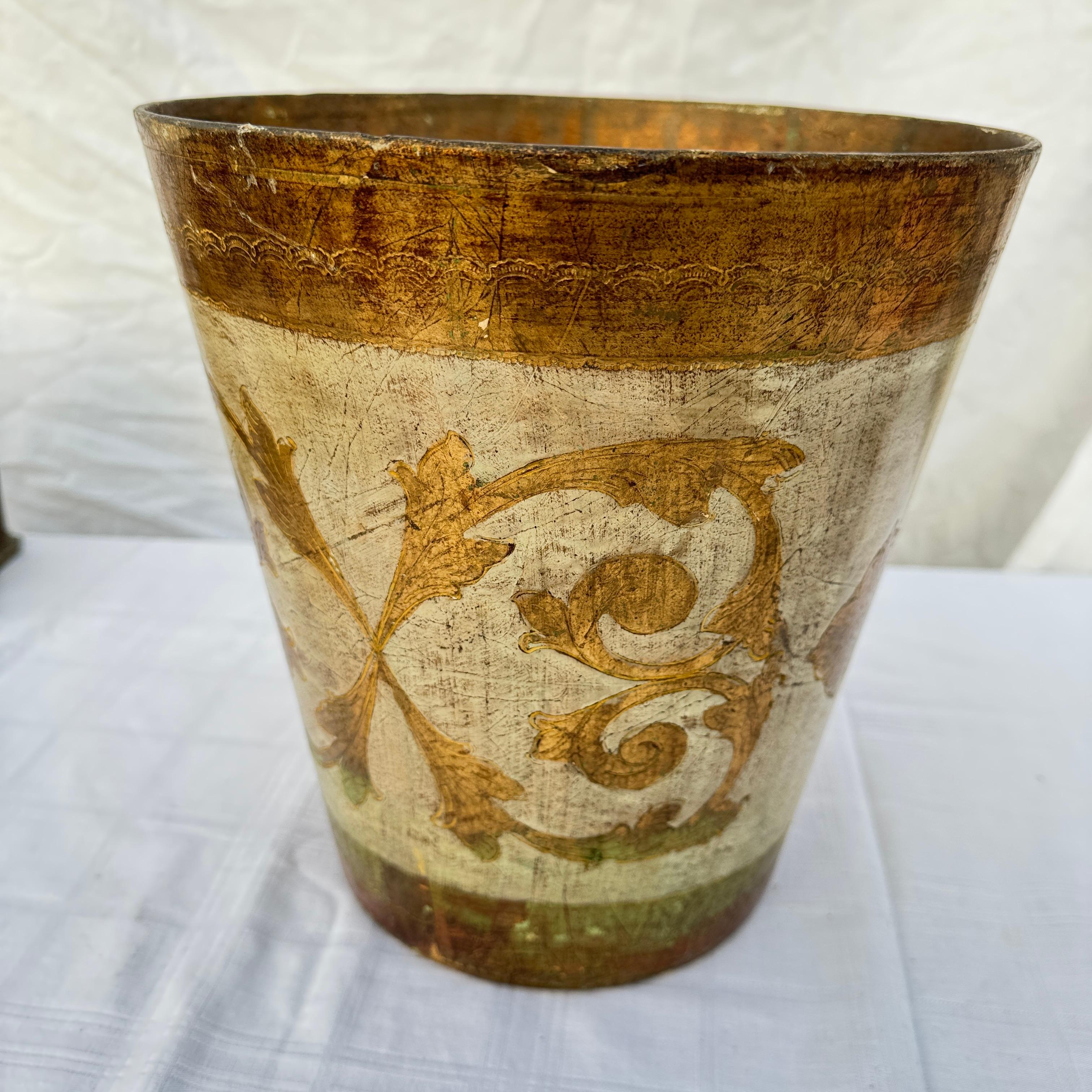 Mid 20th Century Wooden Italian Florentine White and Gold Giltwood Wastebasket In Good Condition For Sale In Cordova, SC