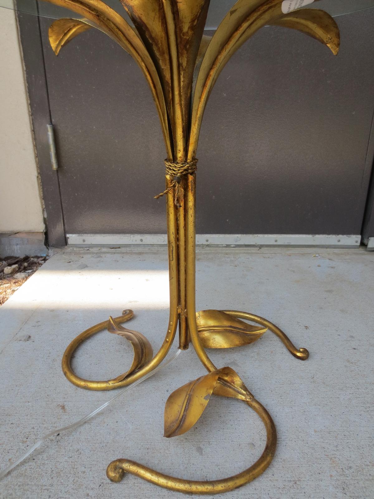 Mid-20th Century Italian Gilt Metal Floor Lamp with Clear Glass Table In Good Condition In Atlanta, GA