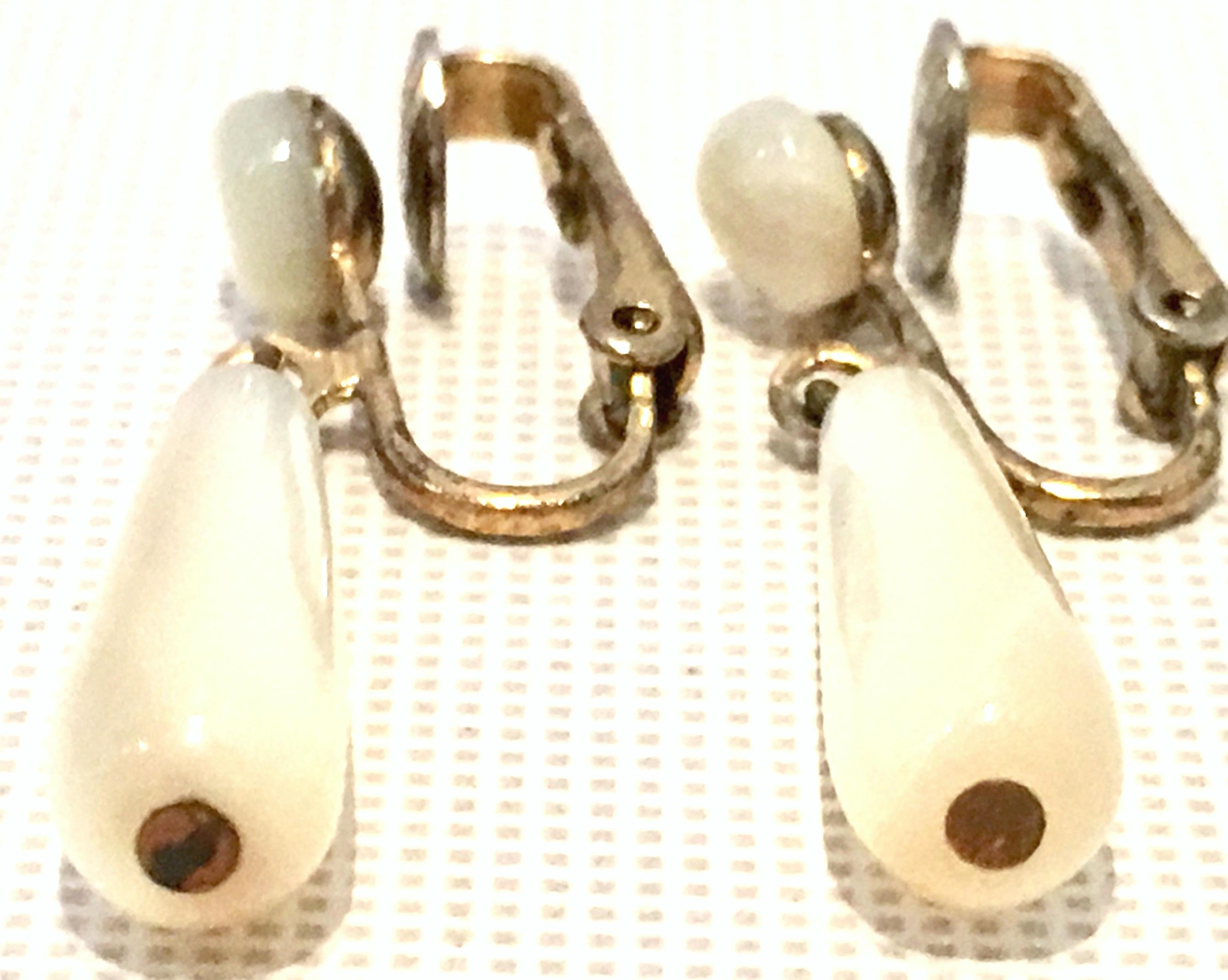 Mid-20th Century Italian Gold & Mother Of Pearl Tear Drop Earrings For Sale 1