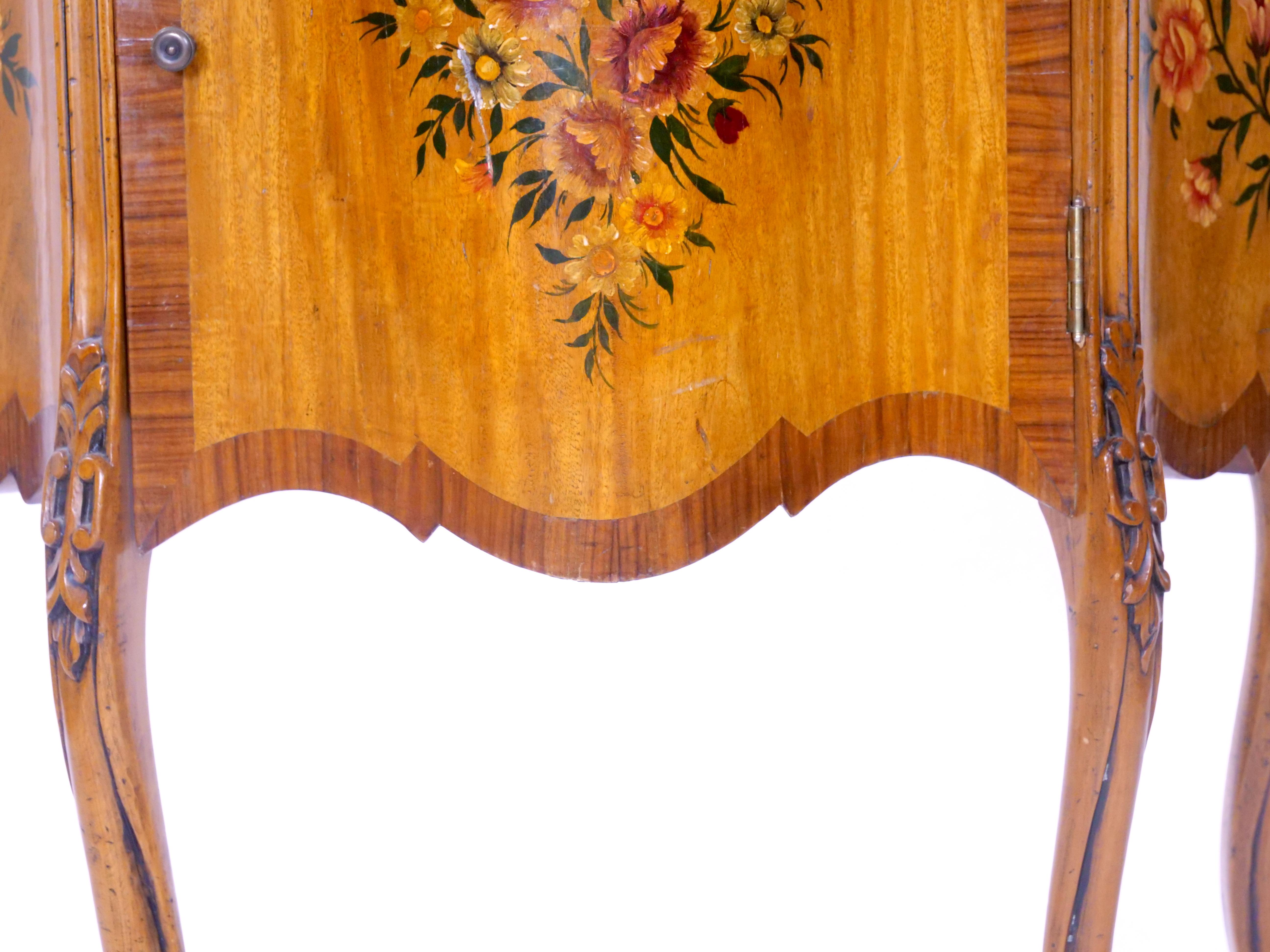 Legno Mobile in stile veneziano dipinto a mano della metà del 20° secolo in vendita