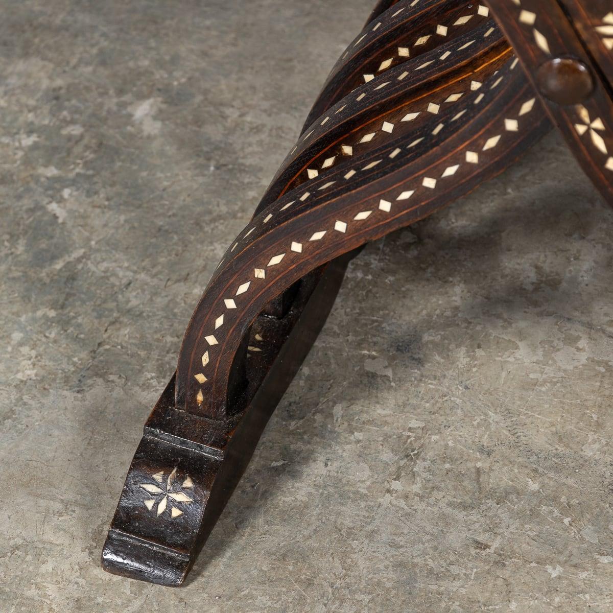 Mid 20th Century Italian Inlaid Hardwood Savonarola Chair For Sale 15