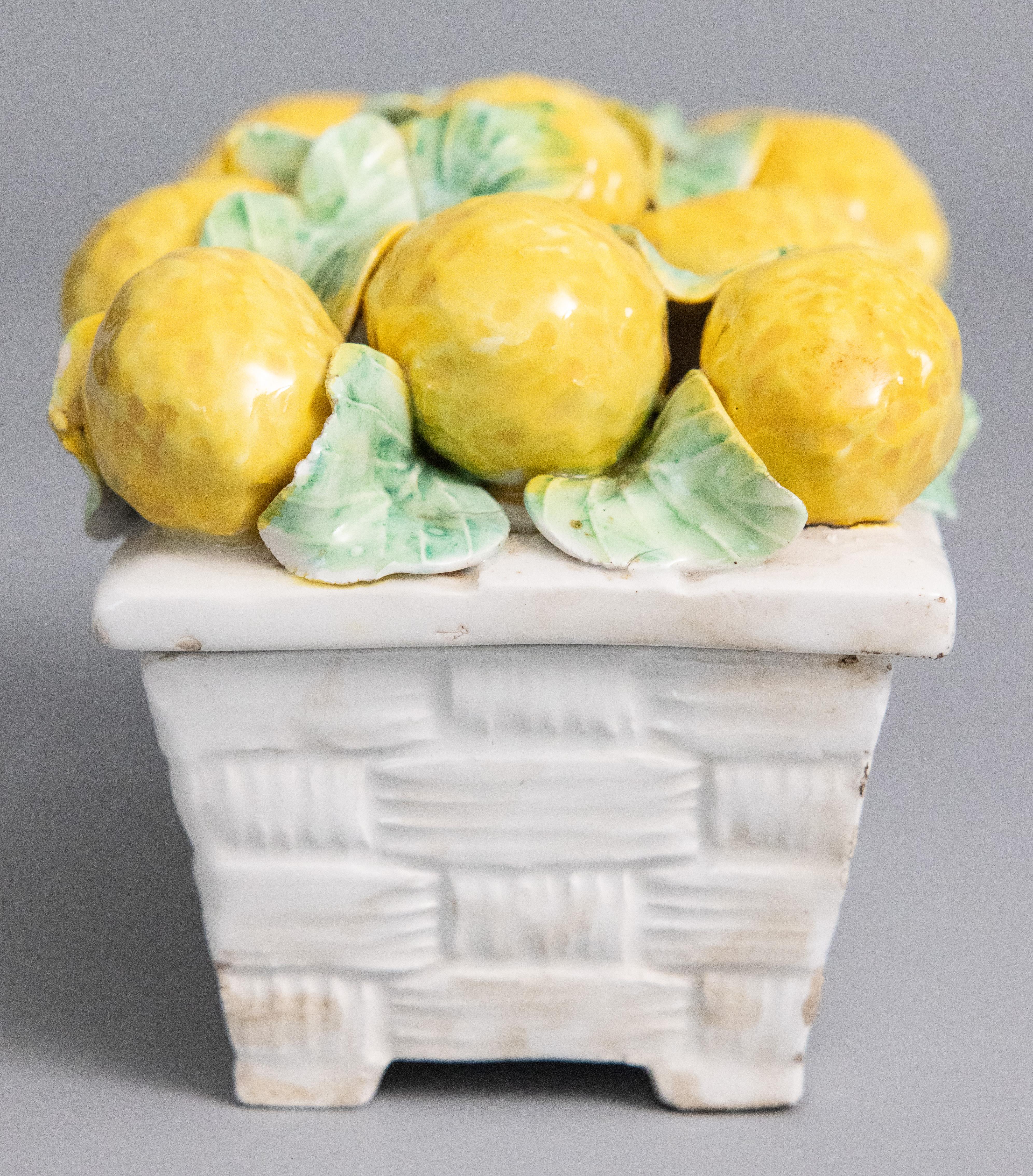  Mid-20th Century Italian Majolica Lemon Basket Lidded Dish In Good Condition For Sale In Pearland, TX
