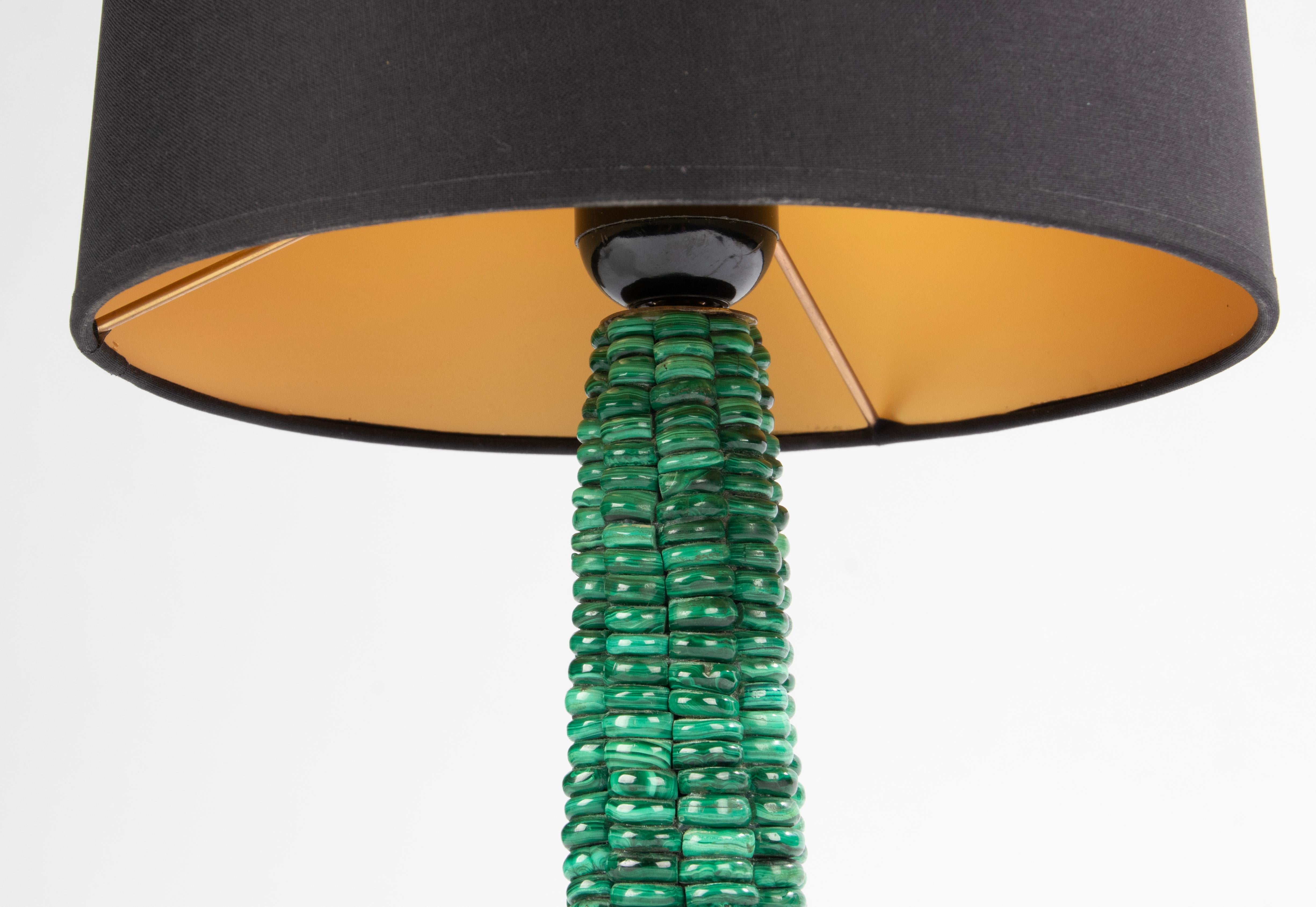 Milieu du XXe siècle Lampe de table italienne en pierre de malachite du milieu du XXe siècle en vente