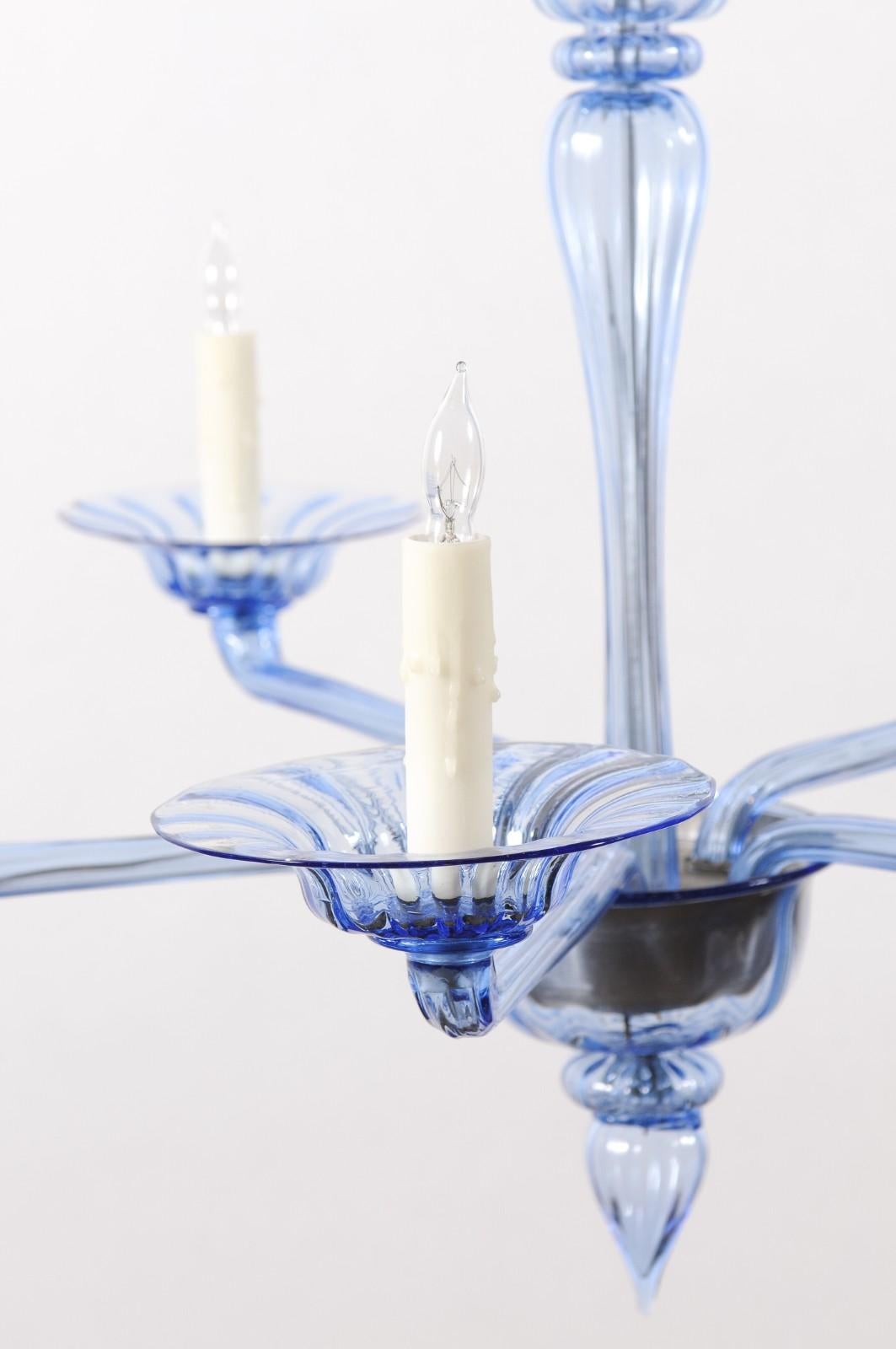 Lampadario in vetro soffiato blu di Murano della metà del XX secolo con 4 luci in vendita 1