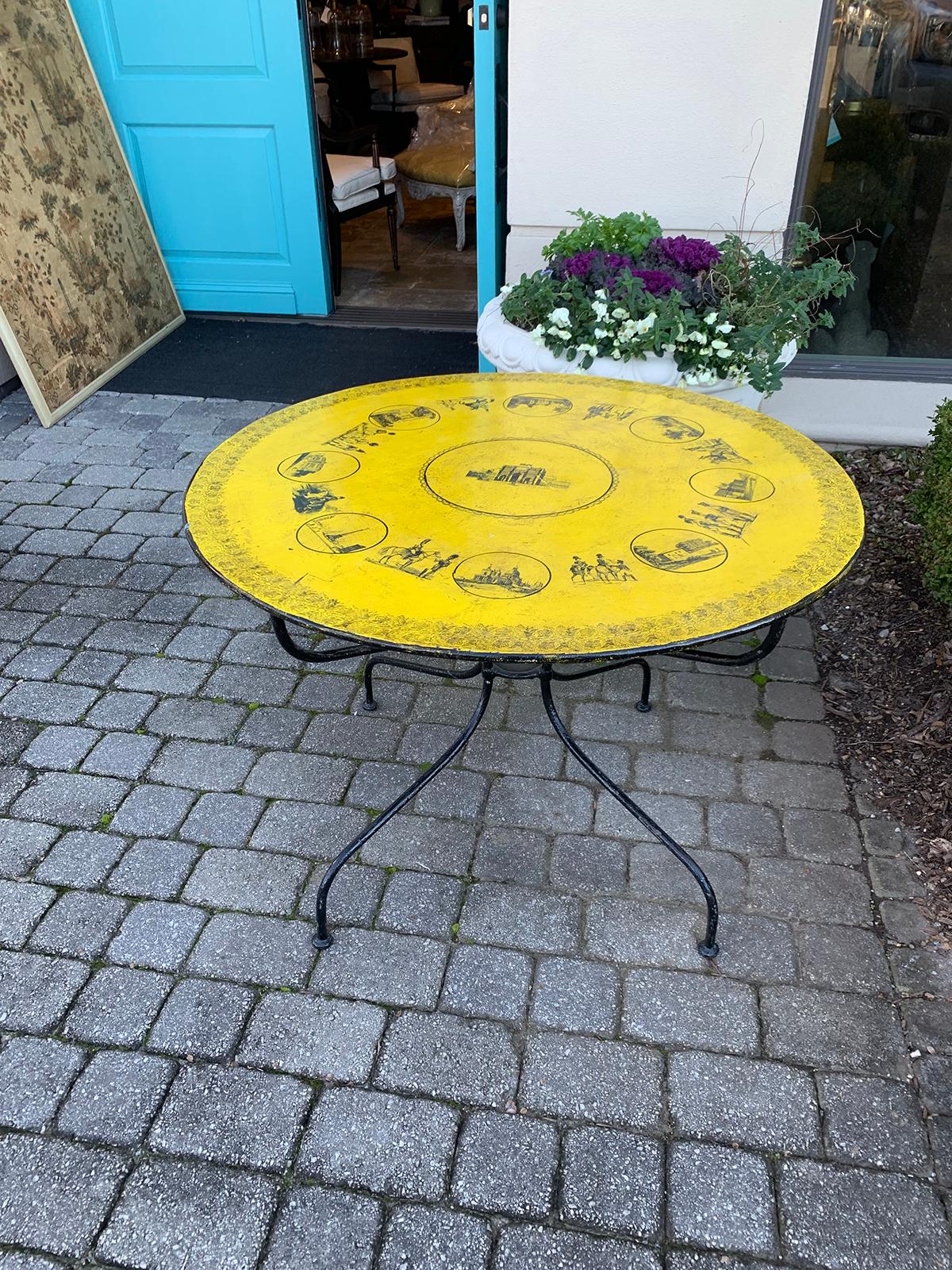 Mid-20th Century Italian Neoclassical Style Round Tole Table im Angebot 3