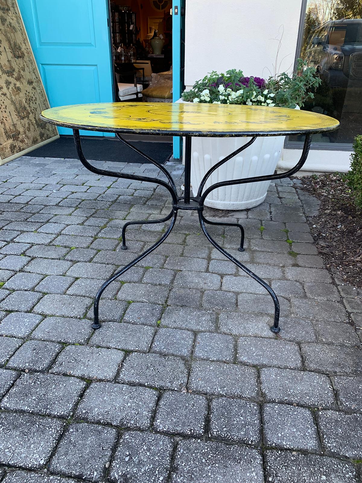 Mid-20th century Italian neoclassical style round tole center table.