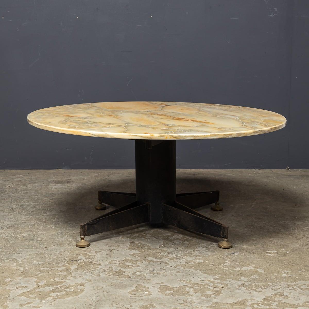 Altro Tavolino da caffè in onice e ottone della metà del XX secolo, 1960 ca. in vendita