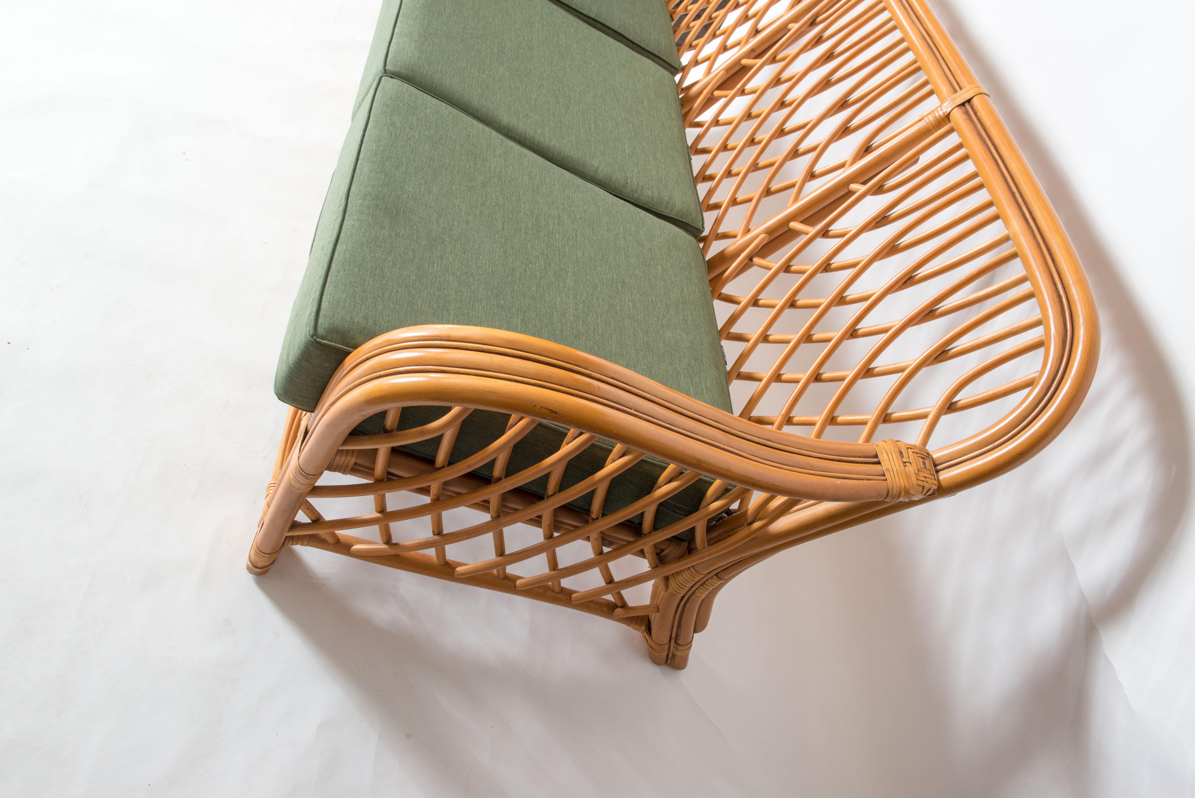 Italienisches Rattansofa der Mitte des 20. Jahrhunderts, organisch und modern im Zustand „Gut“ in Stamford, CT