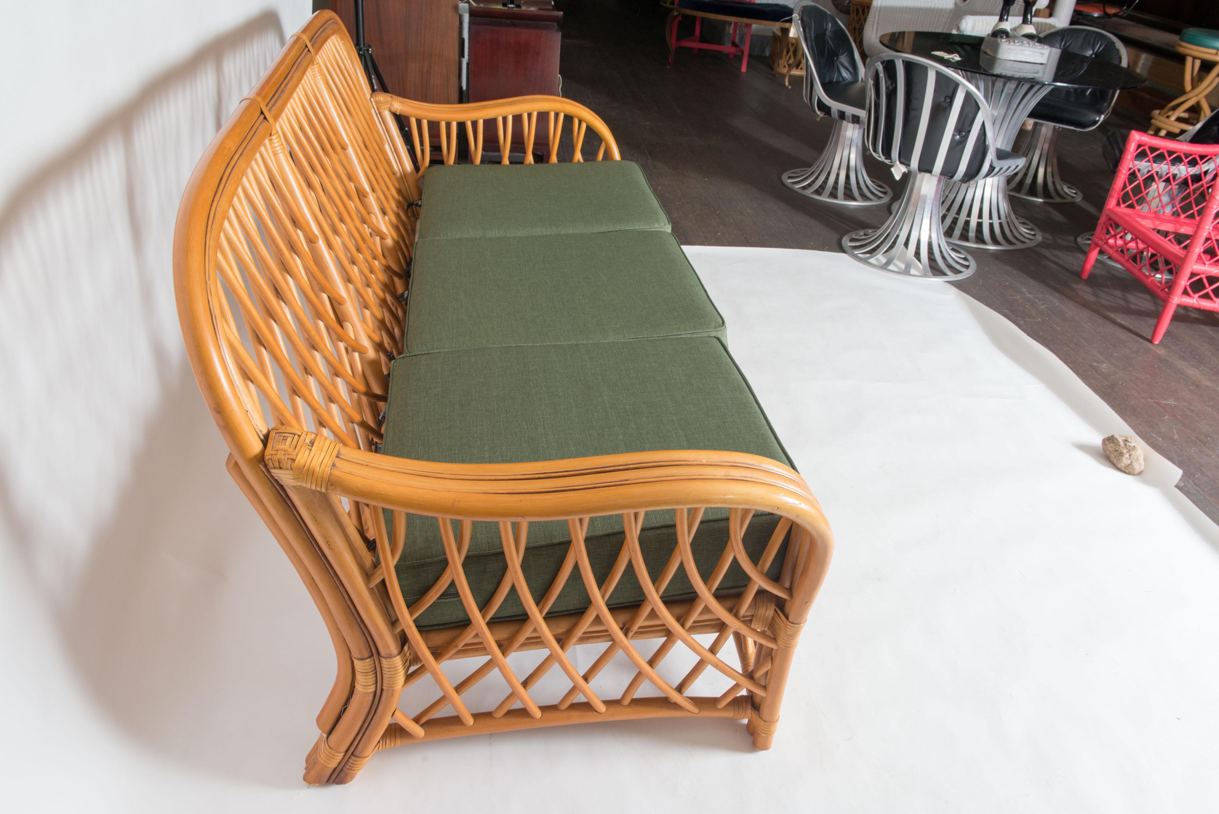 Mid-20th Century Italian Organic Modern Rattan Sofa In Good Condition For Sale In Stamford, CT