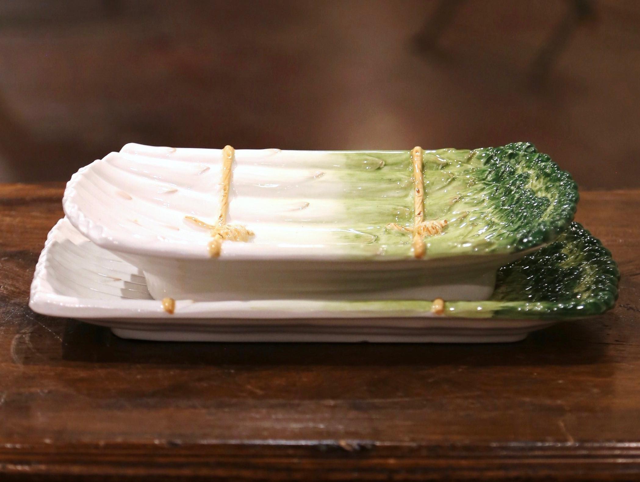 Assiette à asperges en deux parties, Barbotine peinte, Italie, milieu du 20e siècle Excellent état - En vente à Dallas, TX