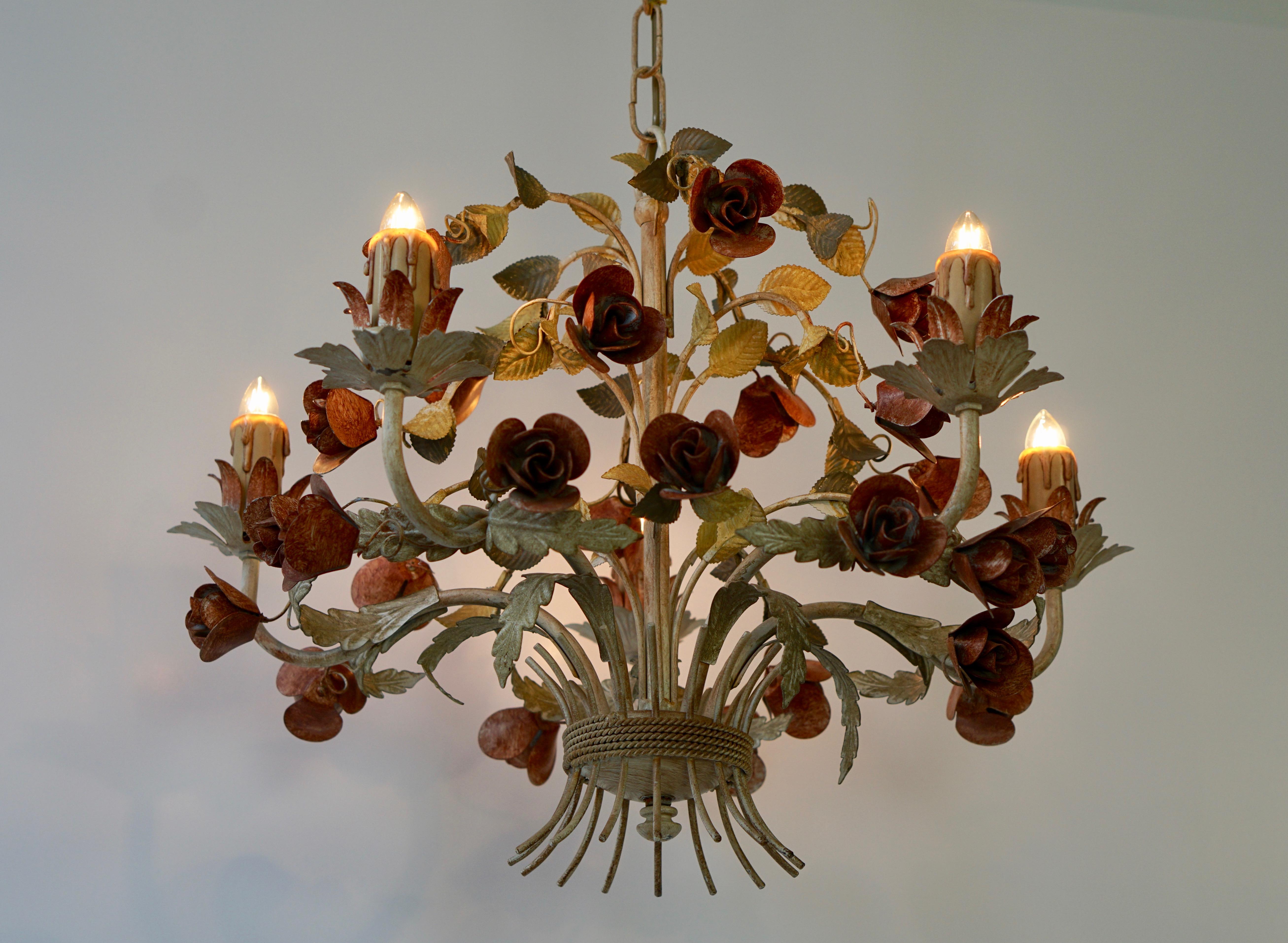 Mid-20th Century Italian Painted Iron and Tole Chandelier with Flowers 10