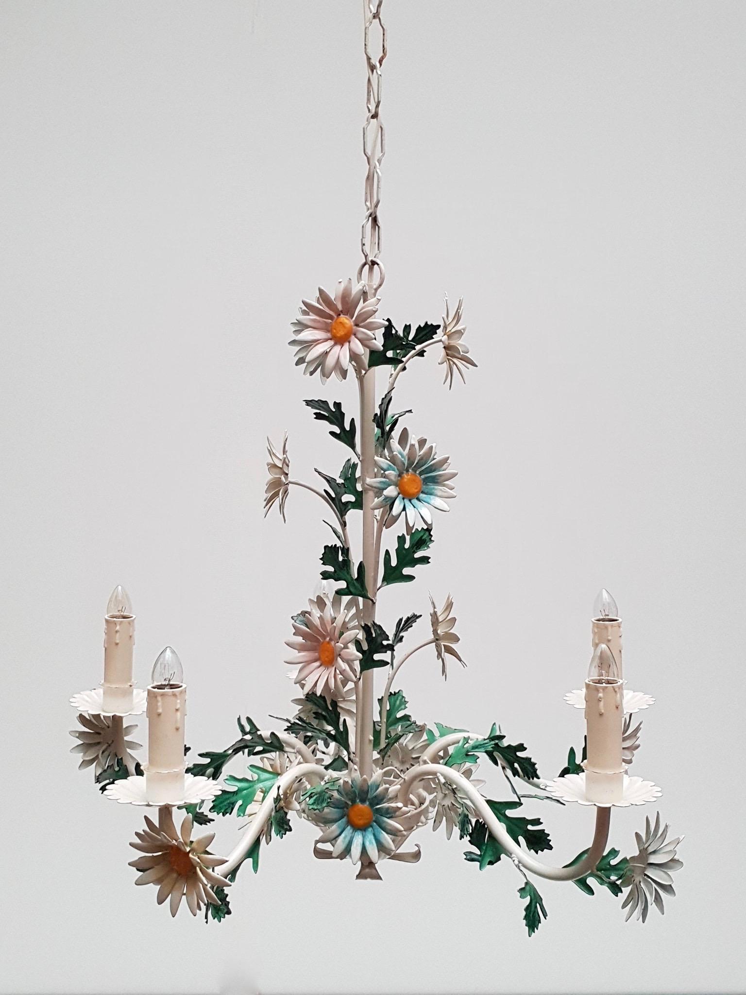 Mid-20th Century Italian Painted Iron and Tole Chandelier with Flowers im Zustand „Gut“ in Antwerp, BE