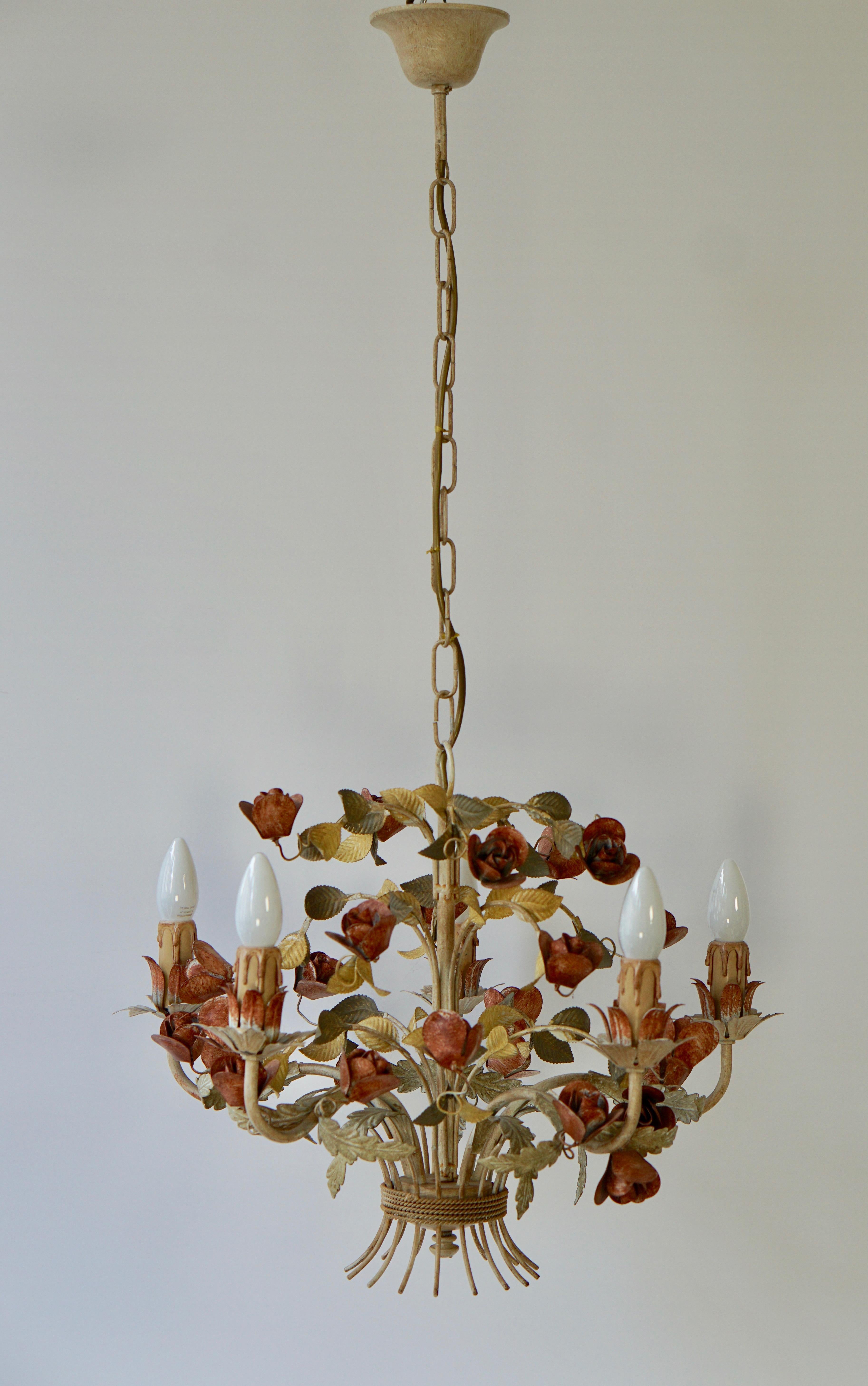 Mid-20th Century Italian Painted Iron and Tole Chandelier with Flowers 1