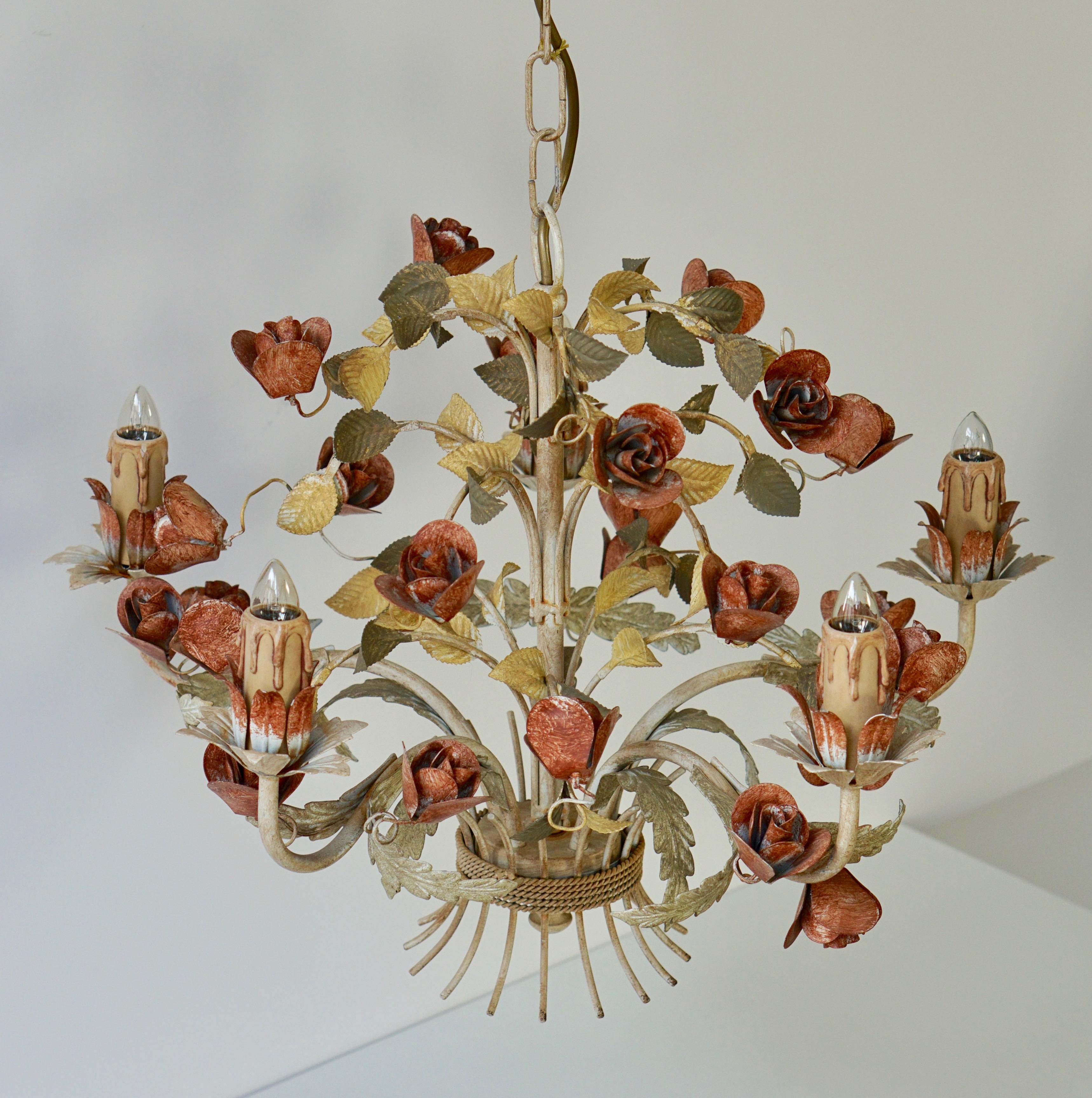 Mid-20th Century Italian Painted Iron and Tole Chandelier with Flowers 2
