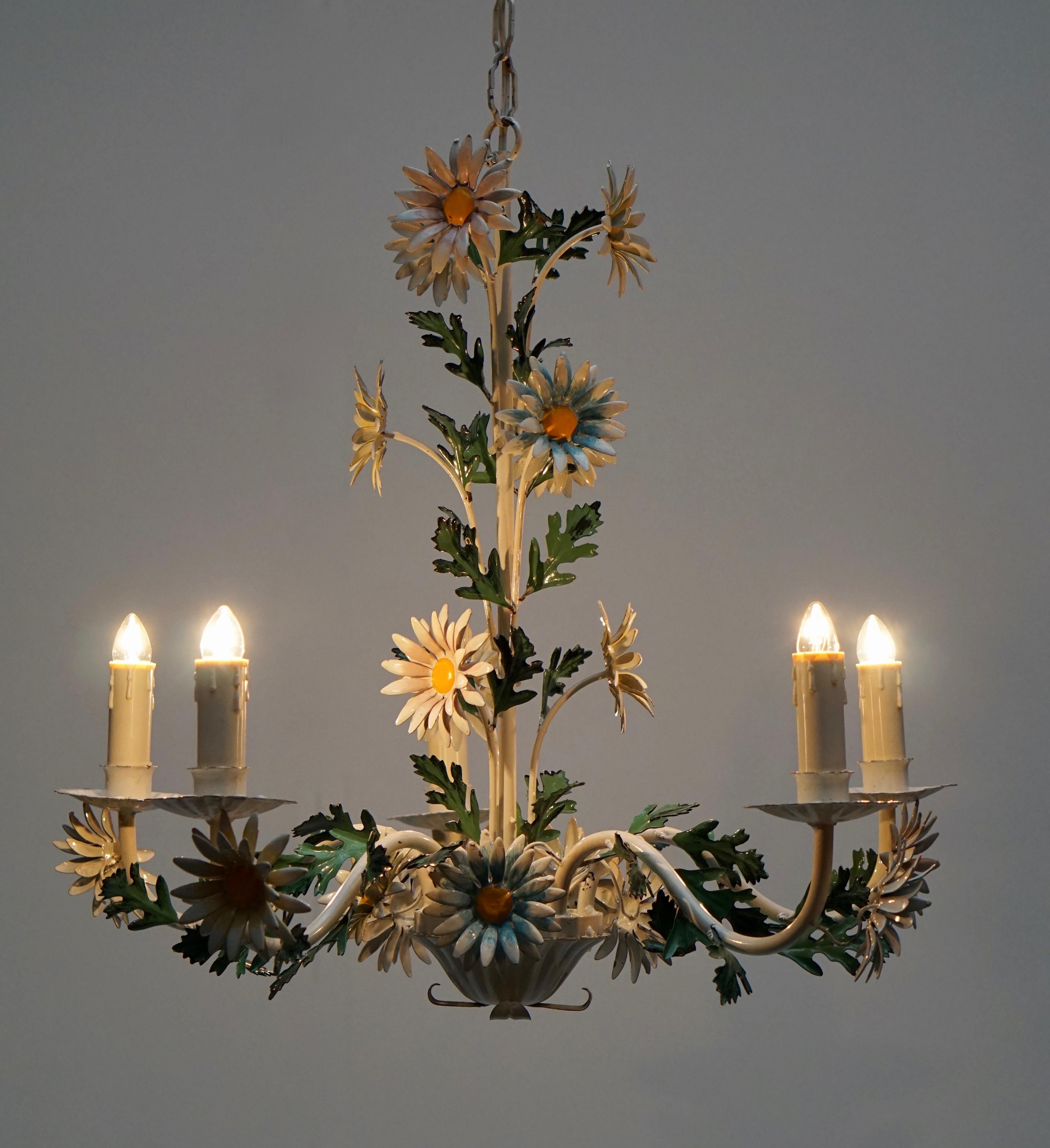 Mid-20th Century Italian Painted Iron and Tole Chandelier with Flowers (Metall)