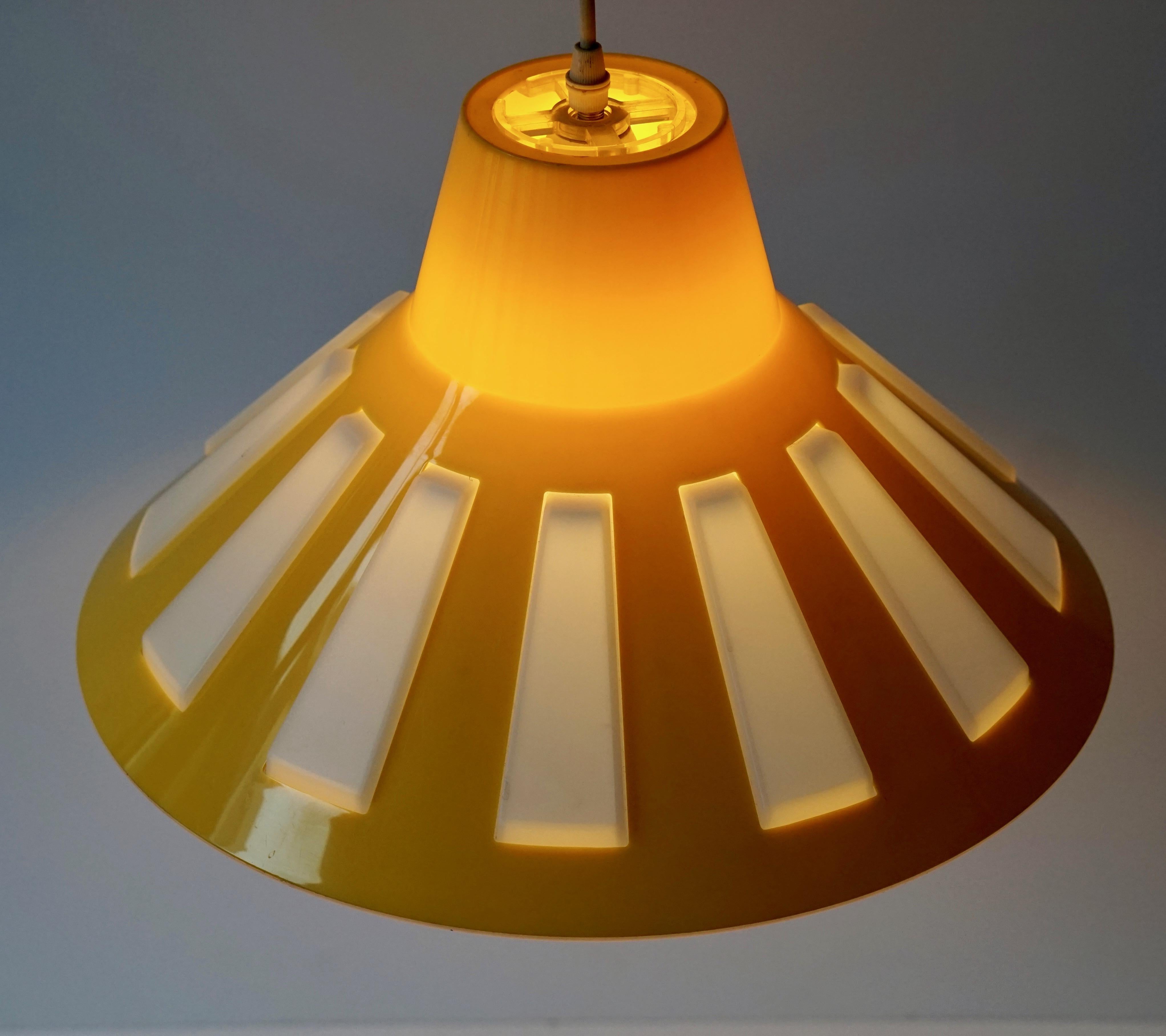 Mid-20th Century Italian Pendant Lights For Sale 5