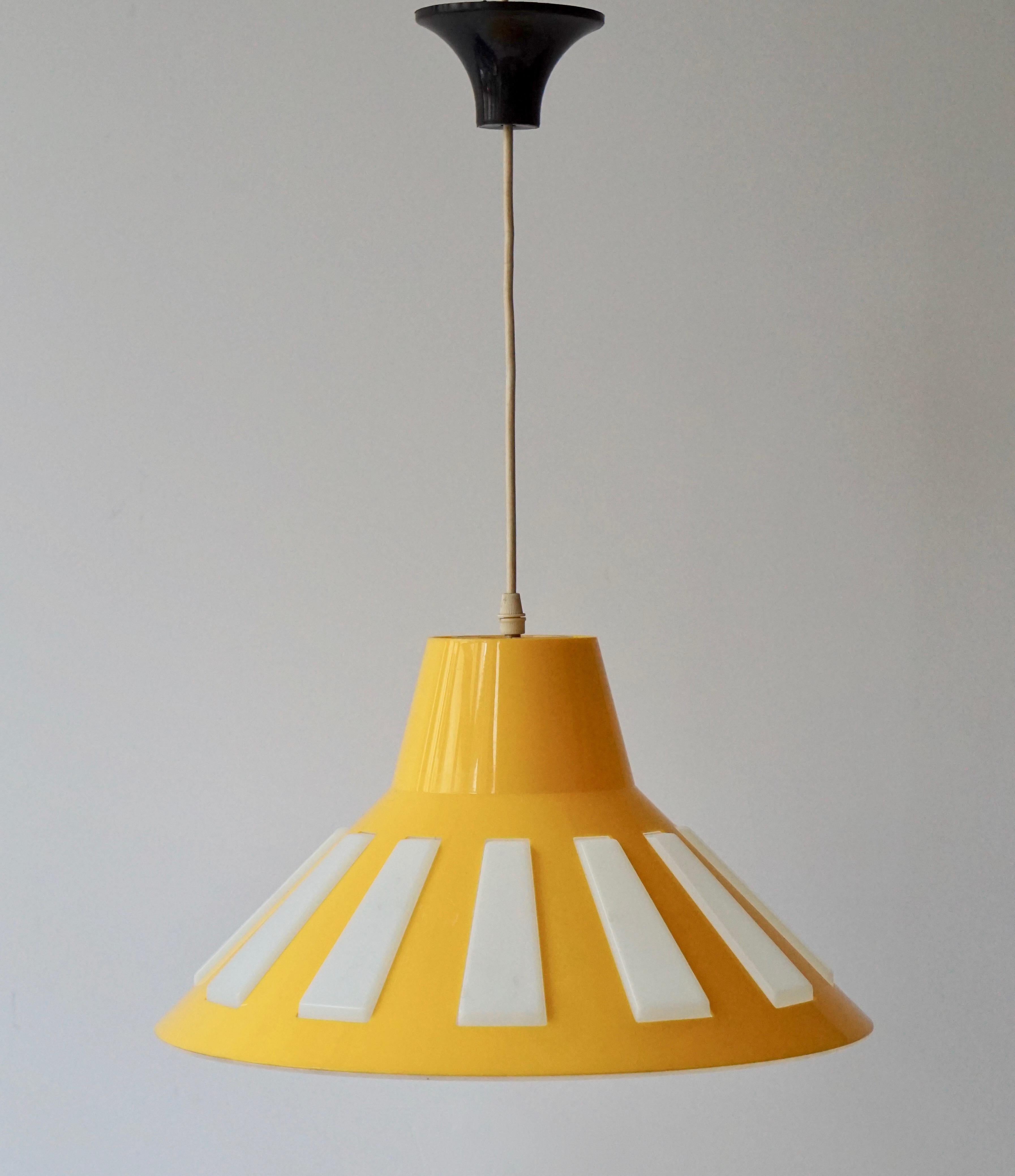 Mid-20th Century Italian Pendant Lights In Good Condition For Sale In Antwerp, BE