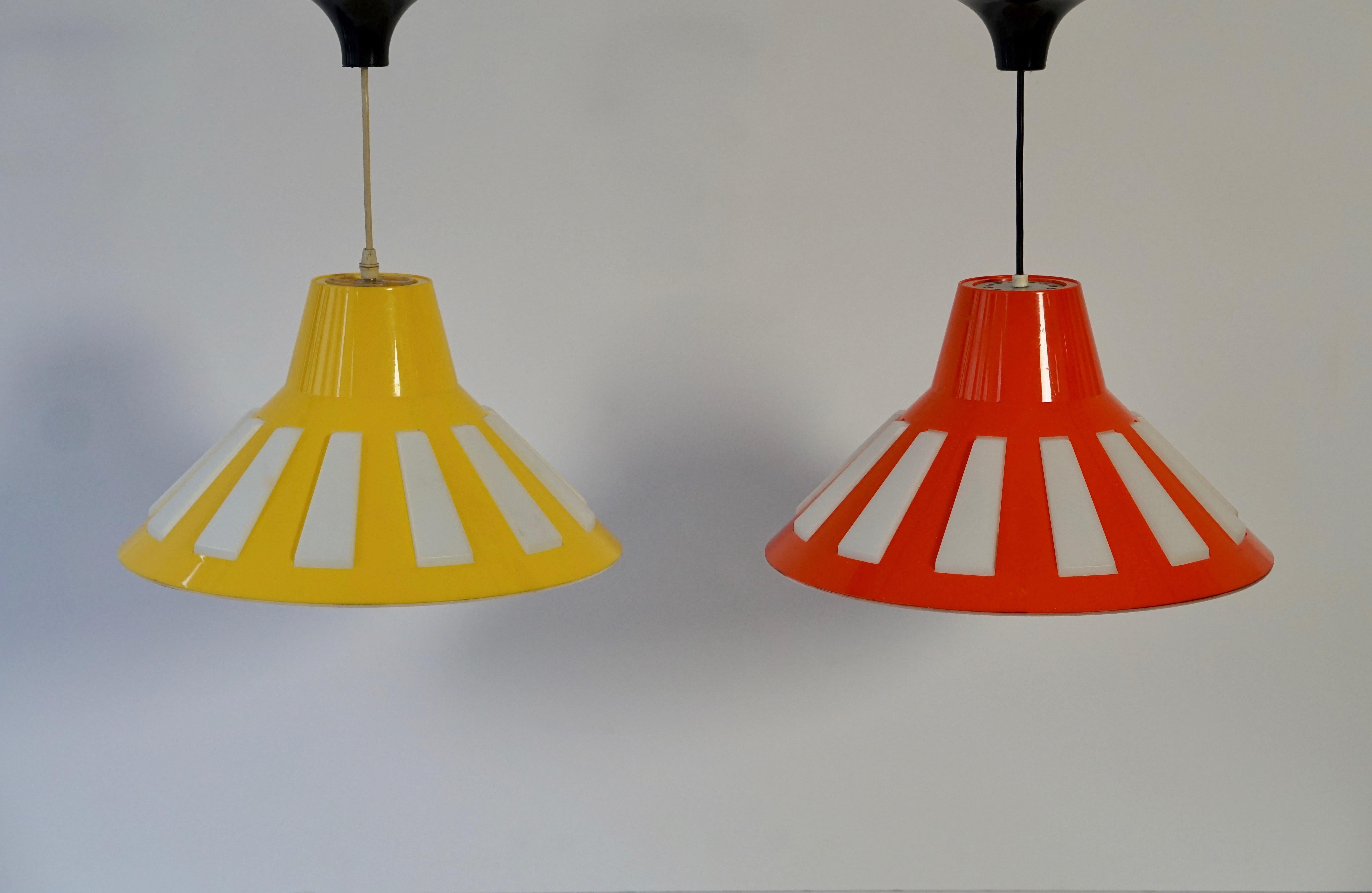 Mid-20th Century Italian Pendant Lights For Sale 1