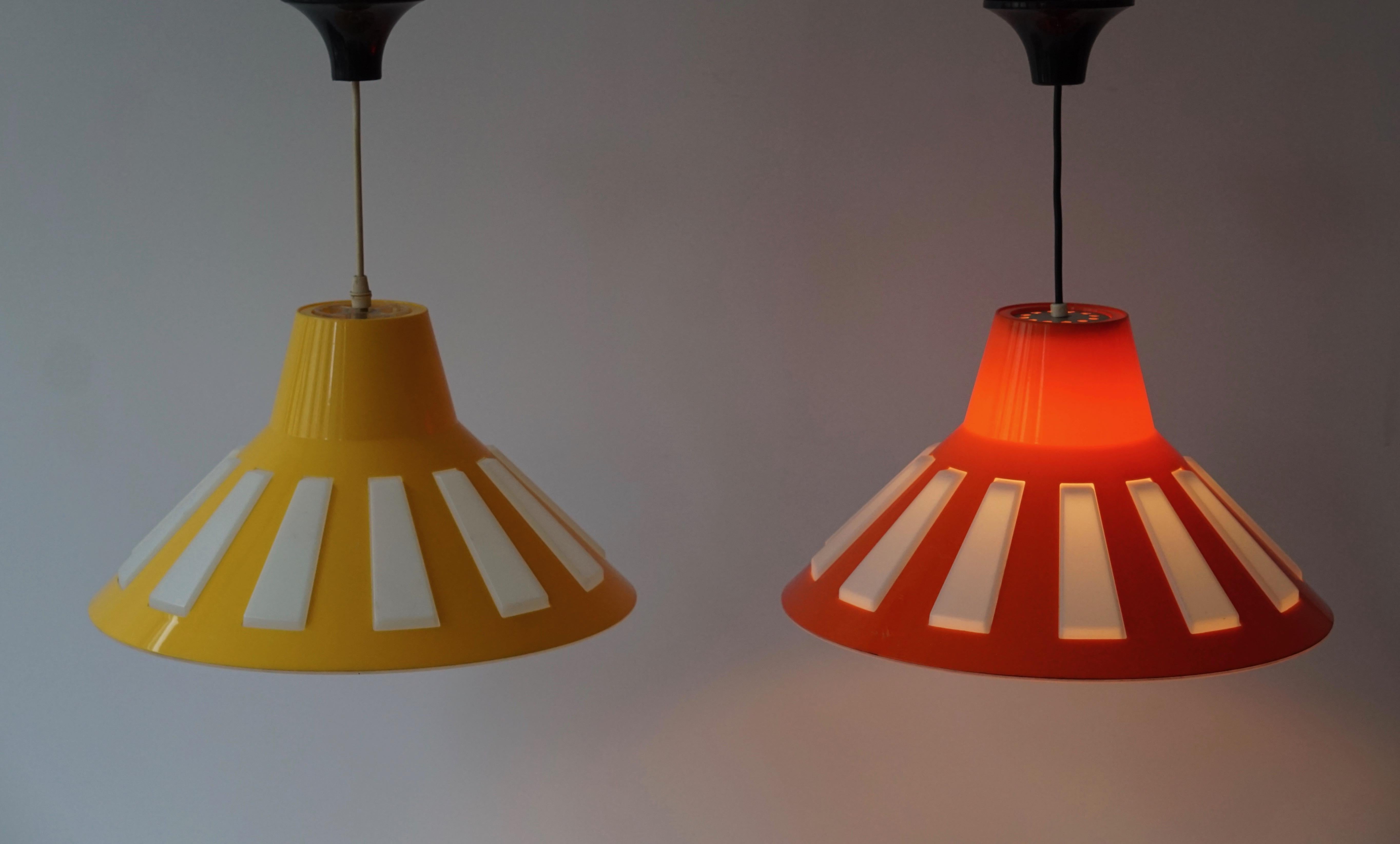 Mid-20th Century Italian Pendant Lights For Sale 4