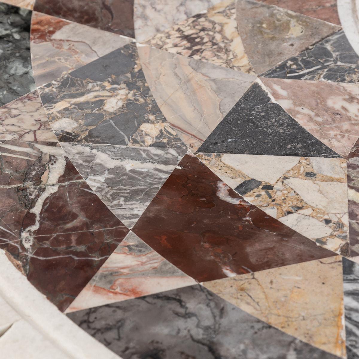 Table d'appoint italienne ronde du milieu du 20e siècle en mosaïque de marbre Pietre Dure en vente 1