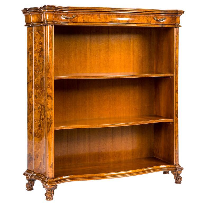 Librería italiana rococó de mediados del siglo XX con incrustaciones de madera de olivo y nogal nudo en venta