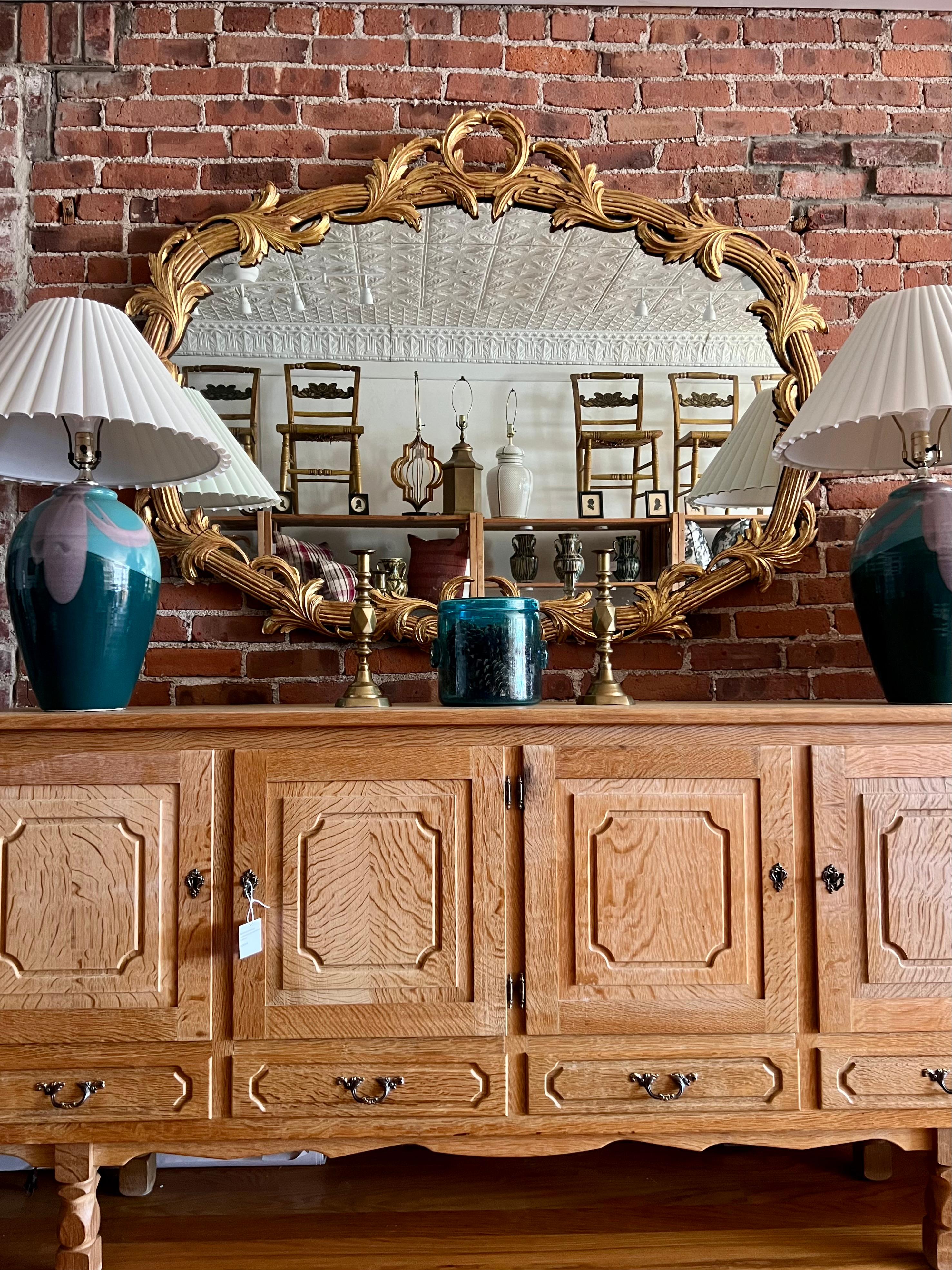 Miroir en gesso doré de style rococo italien du milieu du 20e siècle en vente 2
